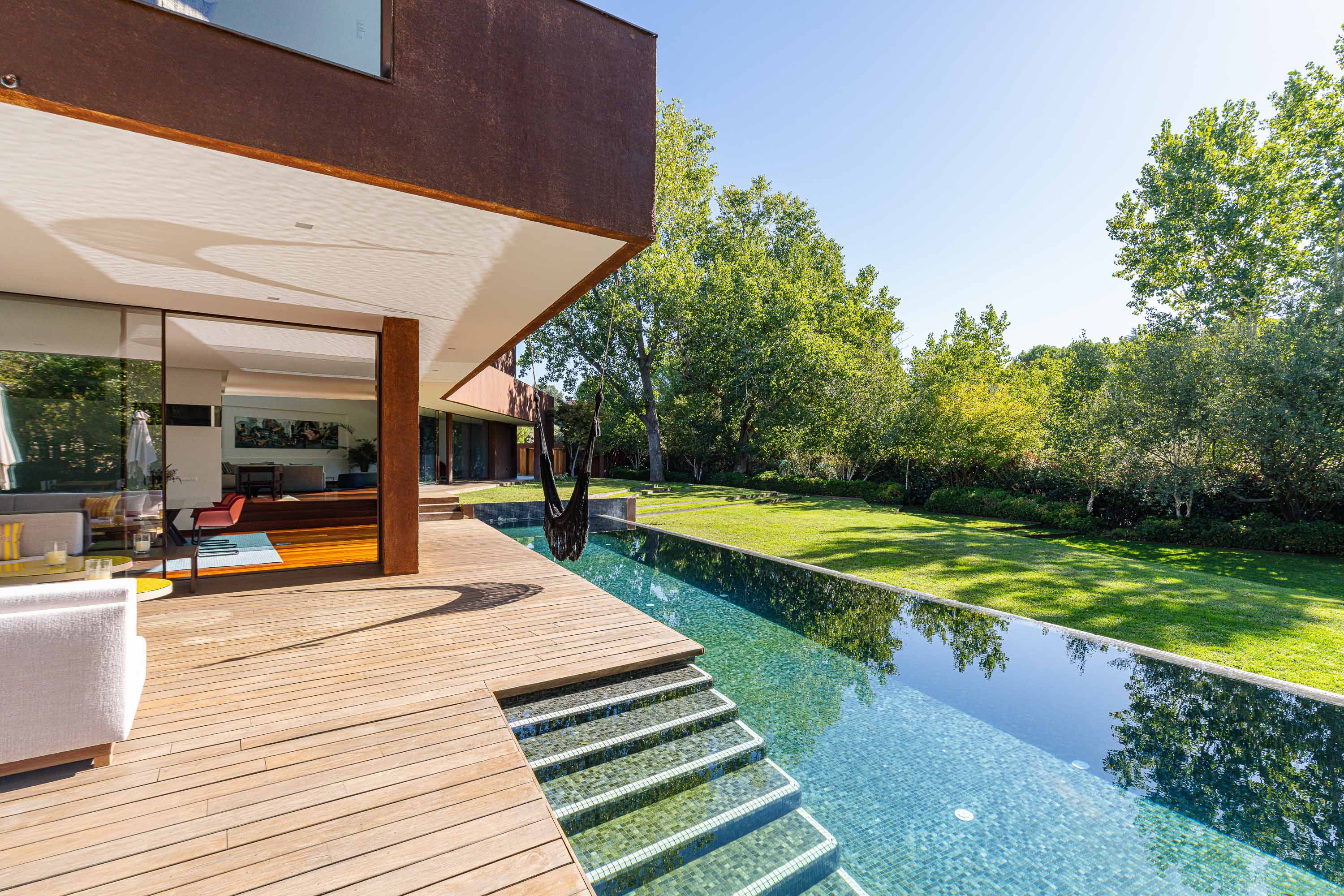 Exclusivity and Design in Boadilla del Monte