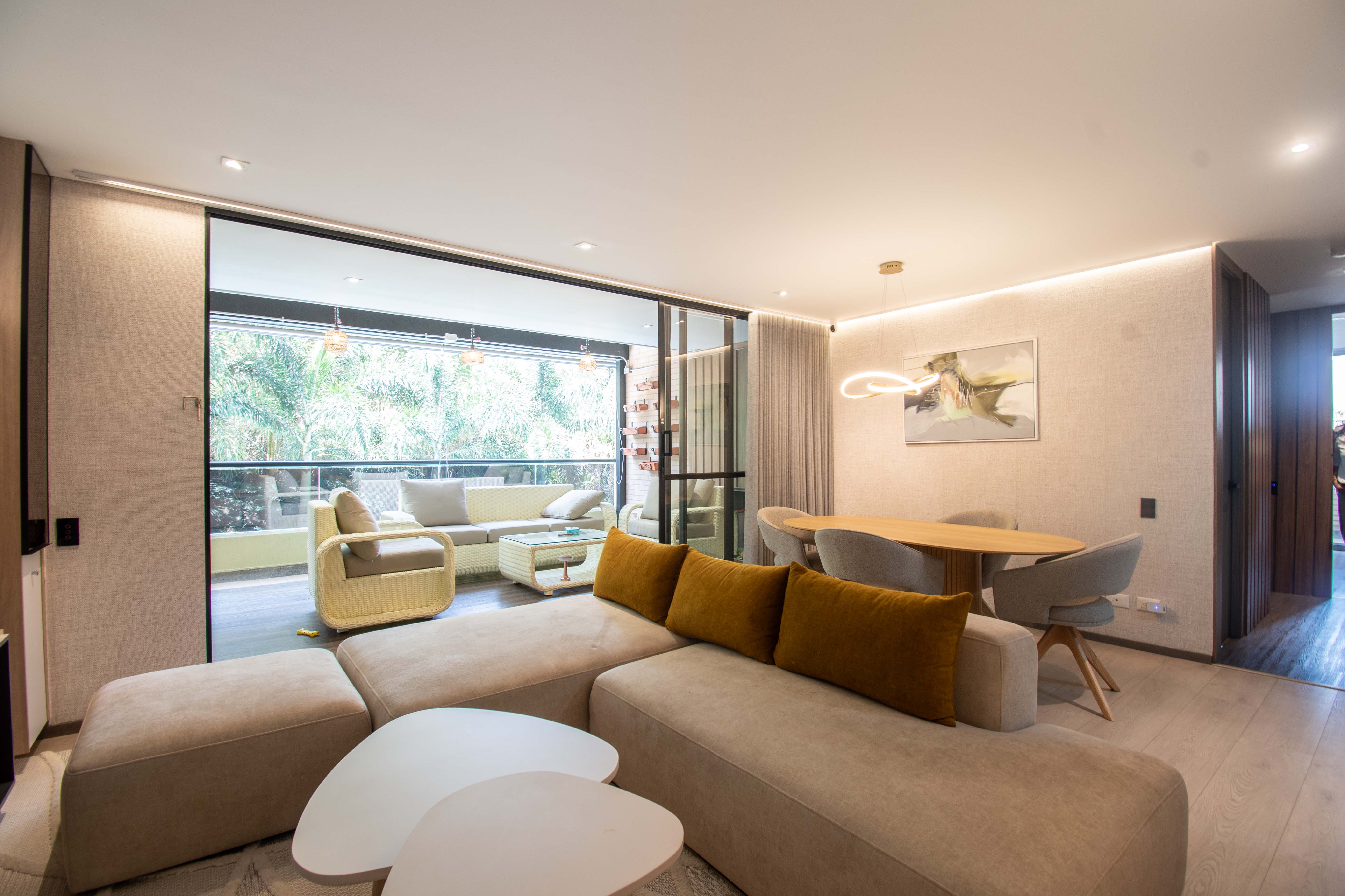 Apartamento con terraza y clubhouse para venta en Loma de Las Brujas, Envigado