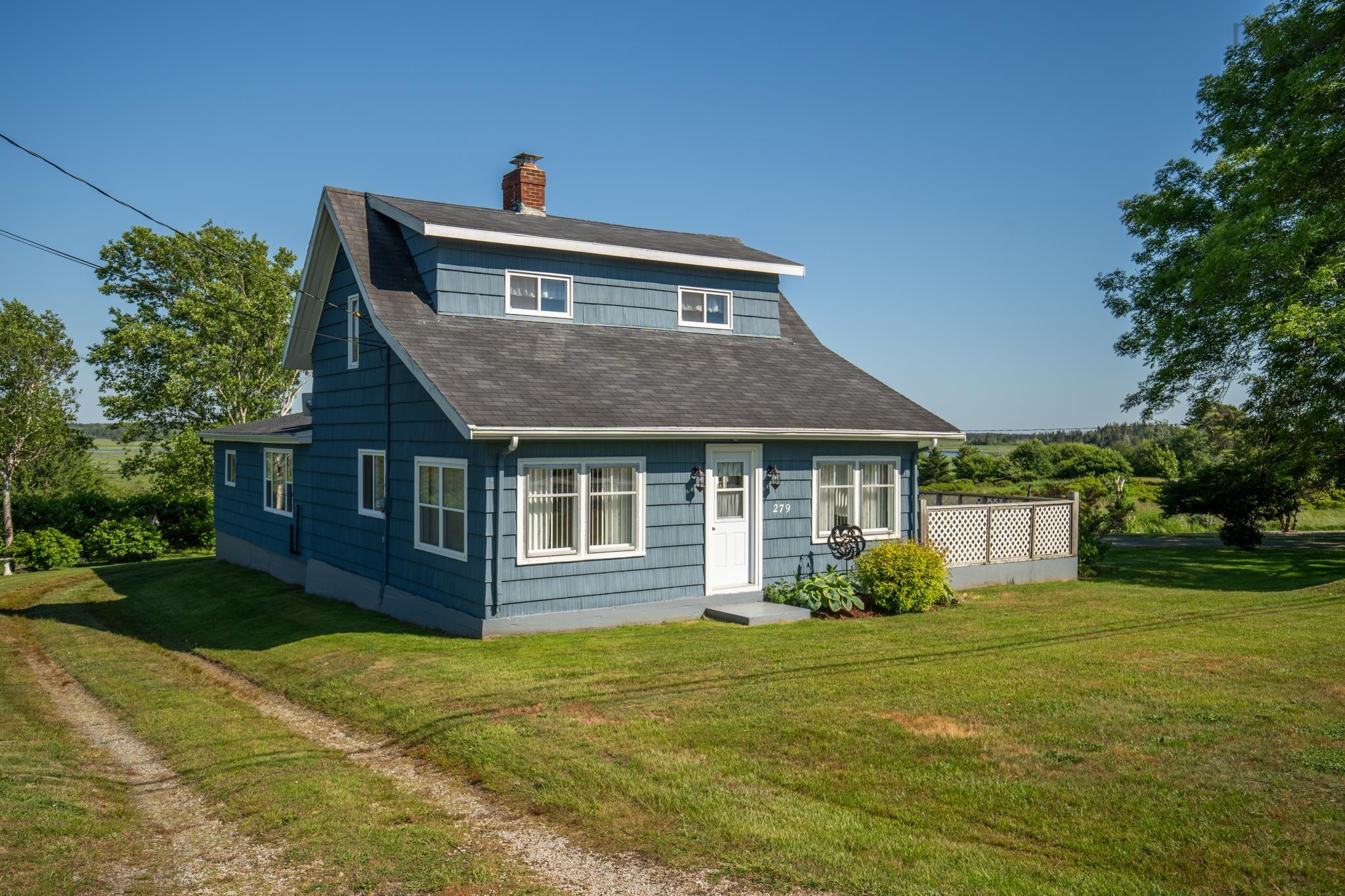 4 Bedroom Family Home Set On 4.42 Acres