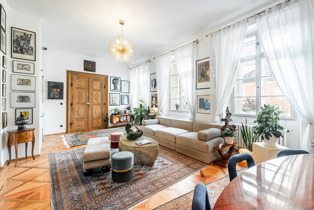 Sale of a 2+1 apartment with an authentic atmosphere and parking in Malá Strana