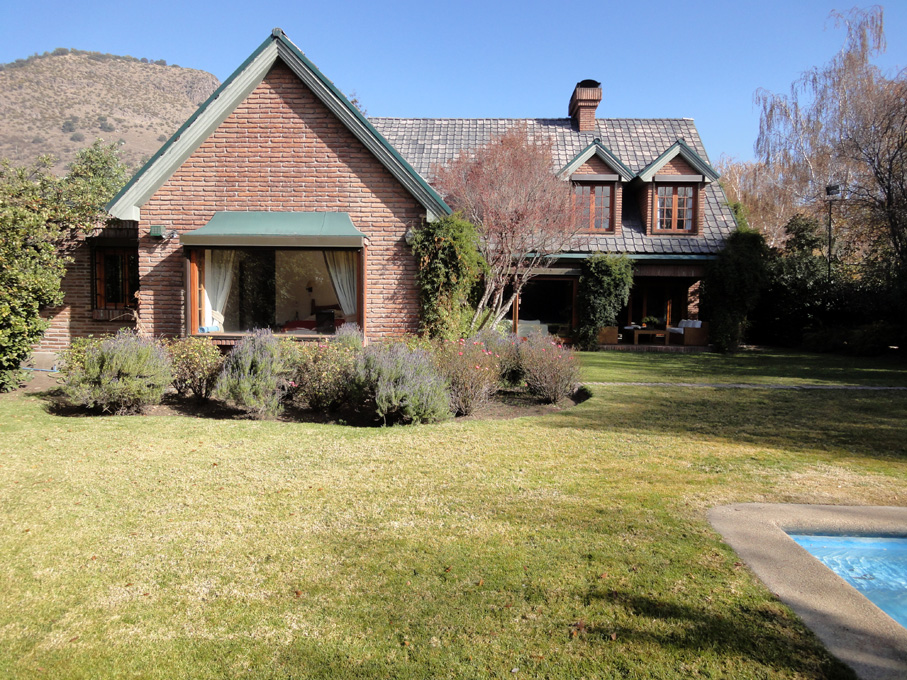 English-style house. Good conectivity