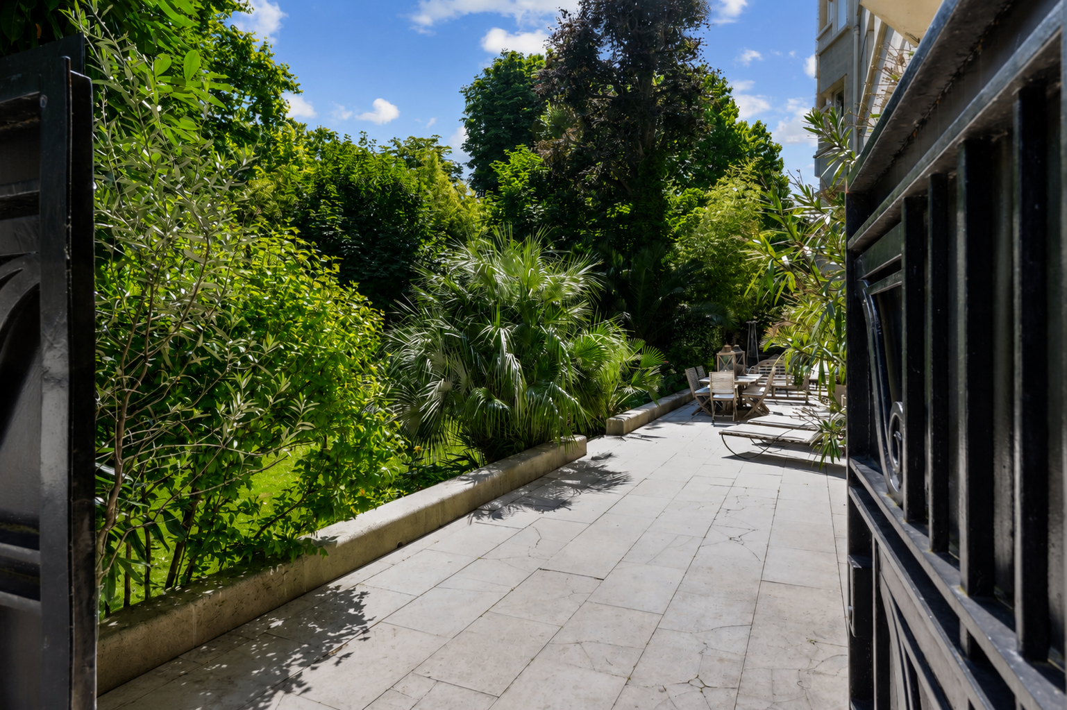 Neuilly-sur-Seine – Reception apartment with 431 m² private garden