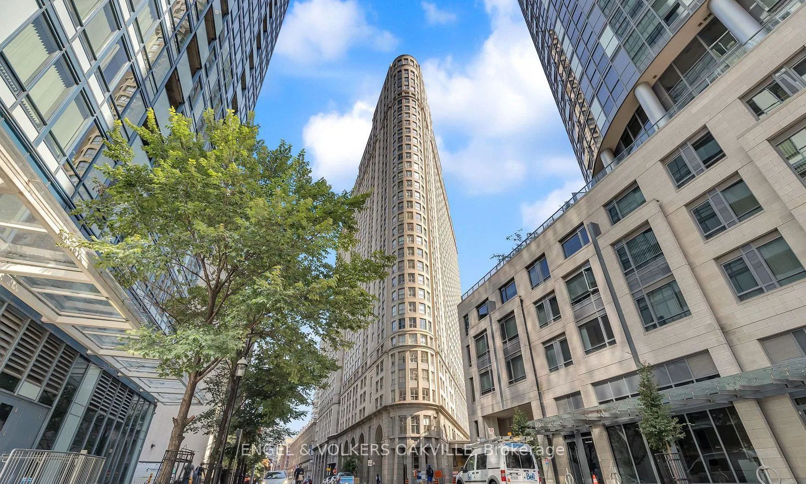 Stylish Downtown Condo Steps to Union and St Lawrence