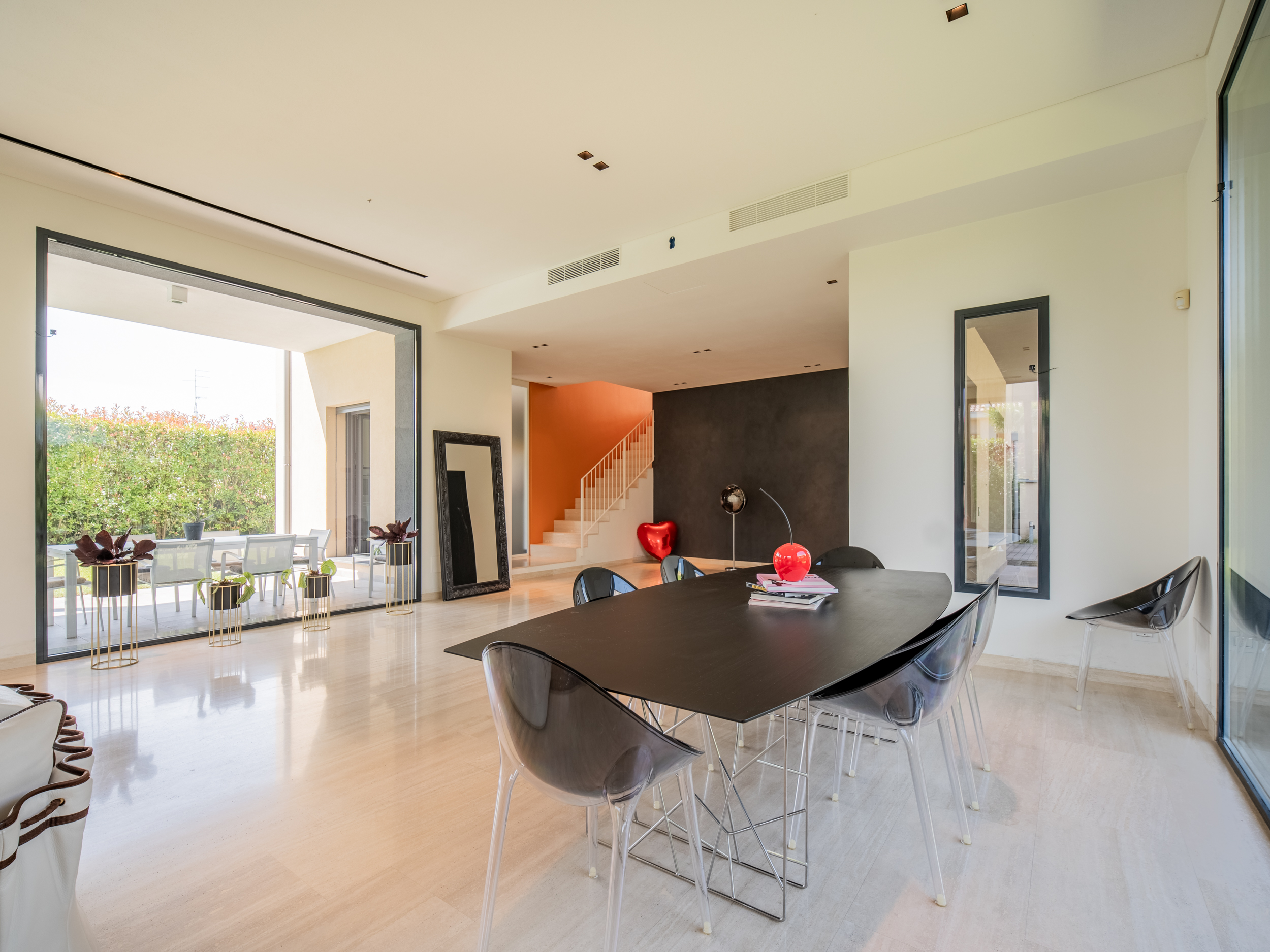 Contemporary architecture and exclusive comfort