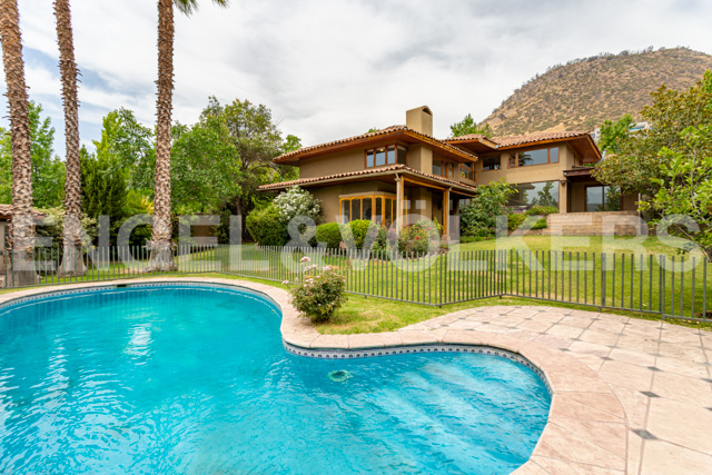 Casa Golf de Manquehue, cercana a colegios Everest