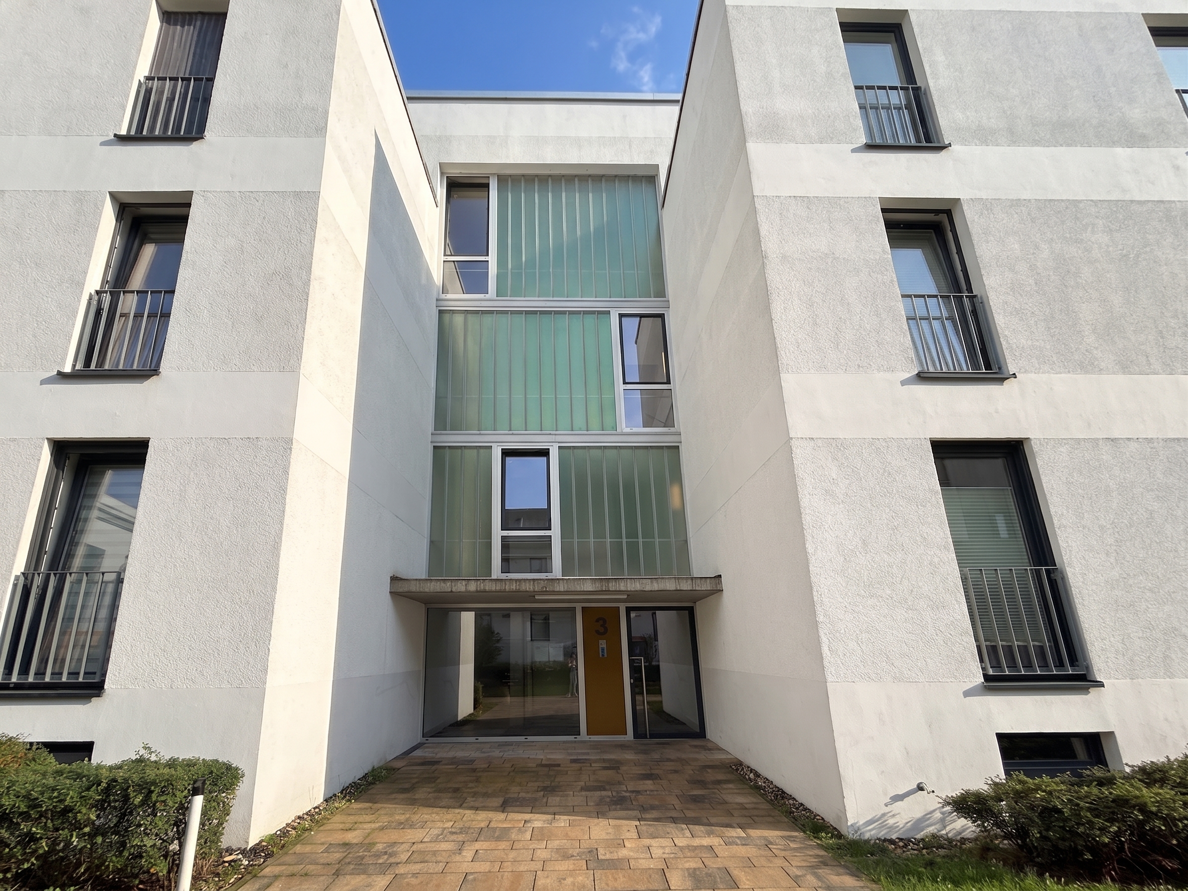 Moderne 2-Zimmer-Wohnung in grüner Lage [AI-modified]