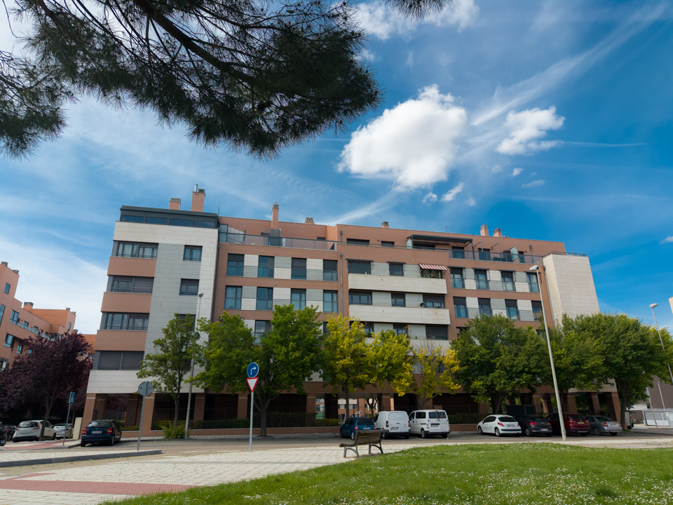 Gran vivienda con garaje en urbanización con piscina en Pinar de Jalón