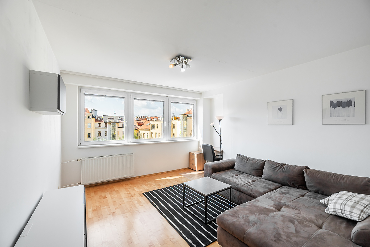 Rent a 2+1 apartment with parking nearby Jiřího z Poděbrad square