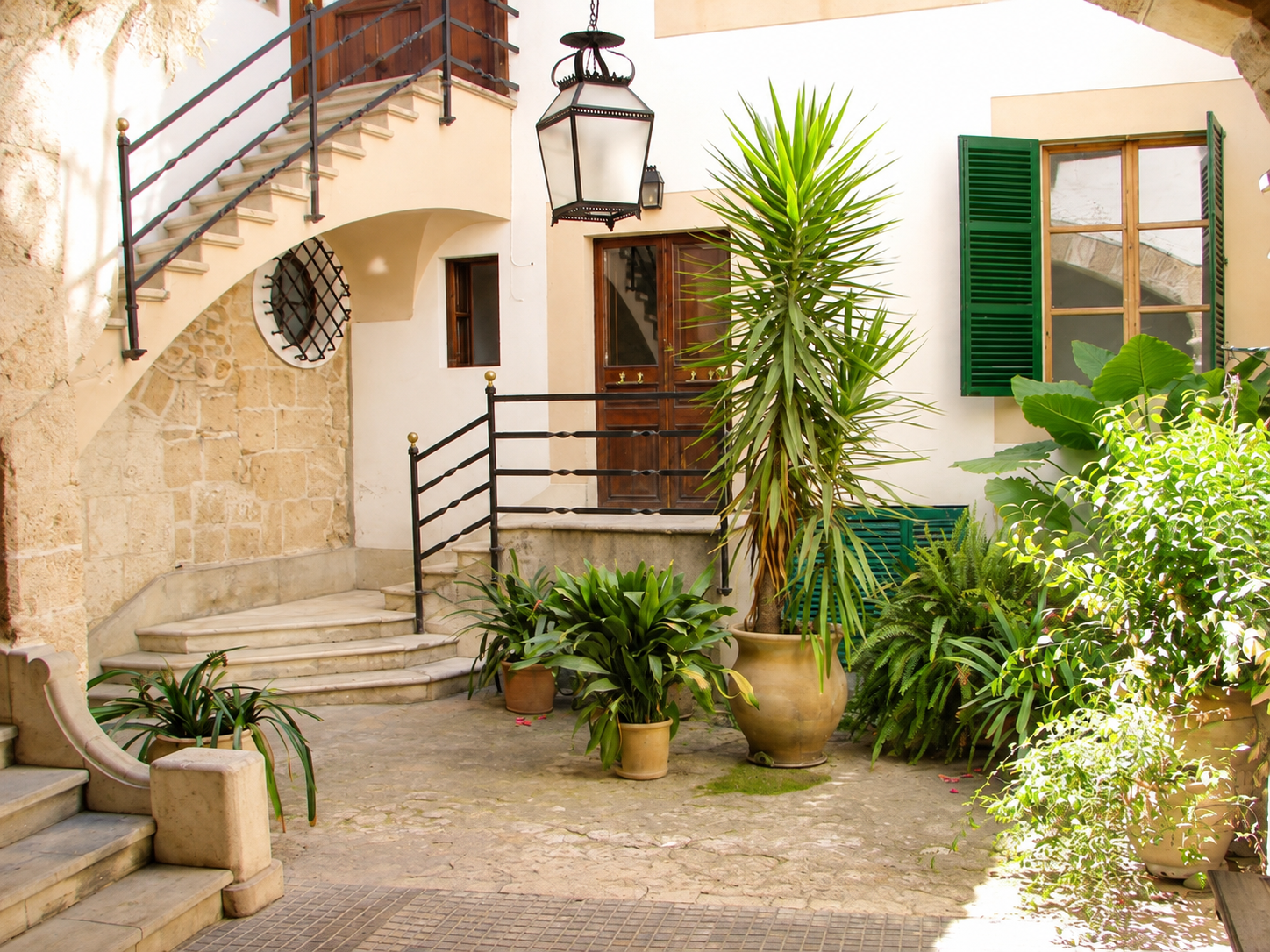 Spacious apartment with garden and optional garage in Calatrava