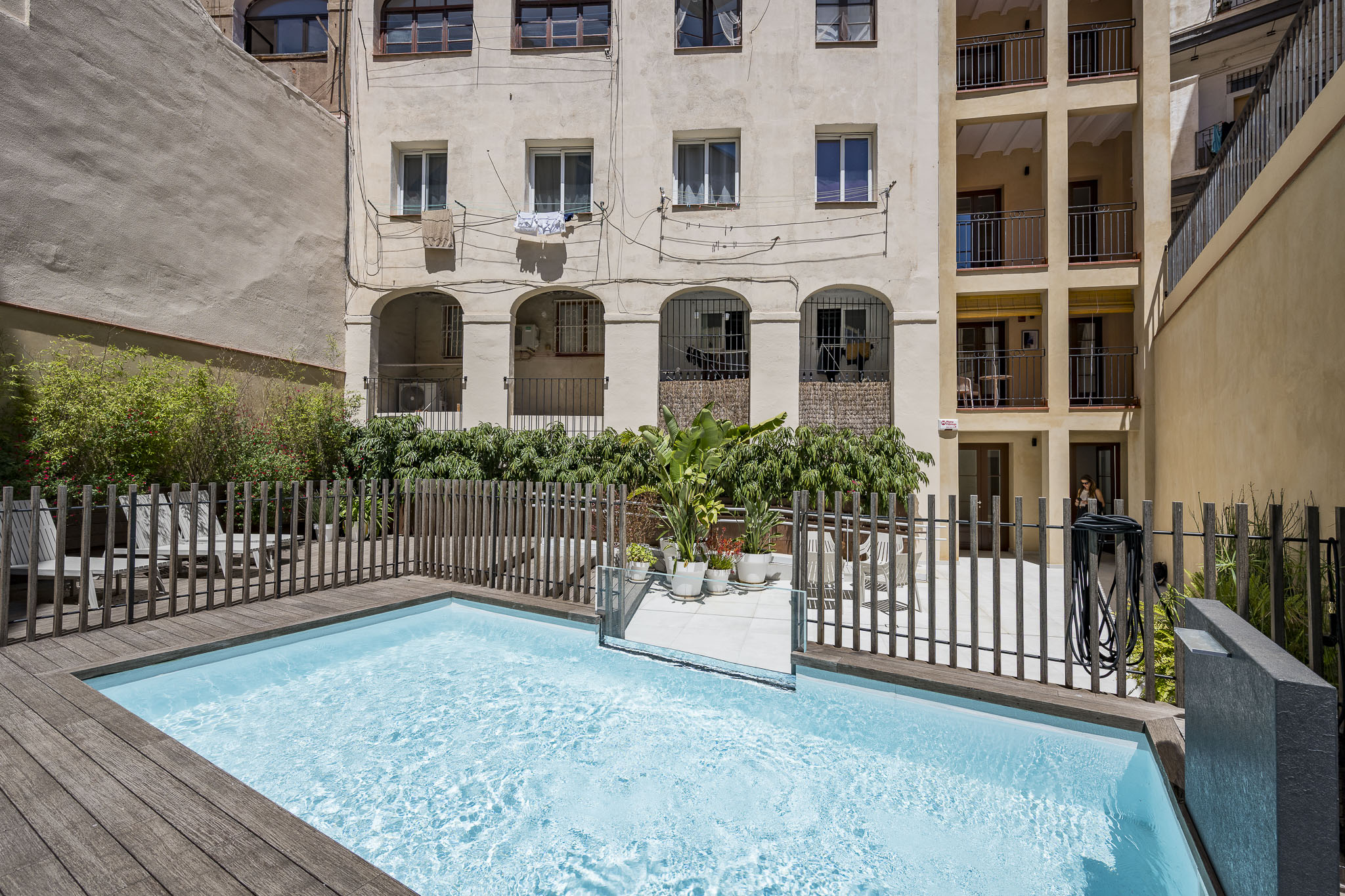 Luxury new build apartment with pool near Plaça Catalunya