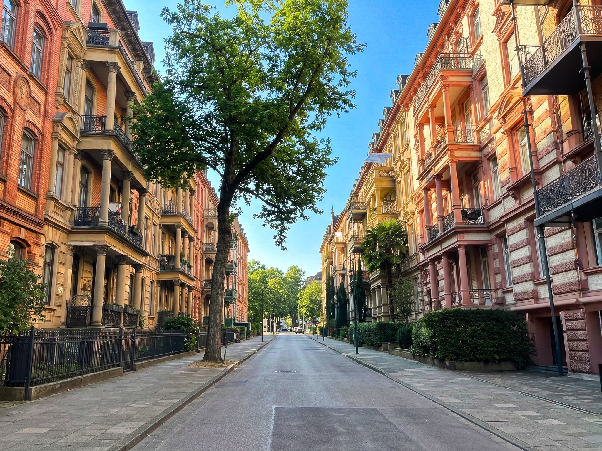 Großzügige Altbauwohnung mit Balkon und Aufzug!