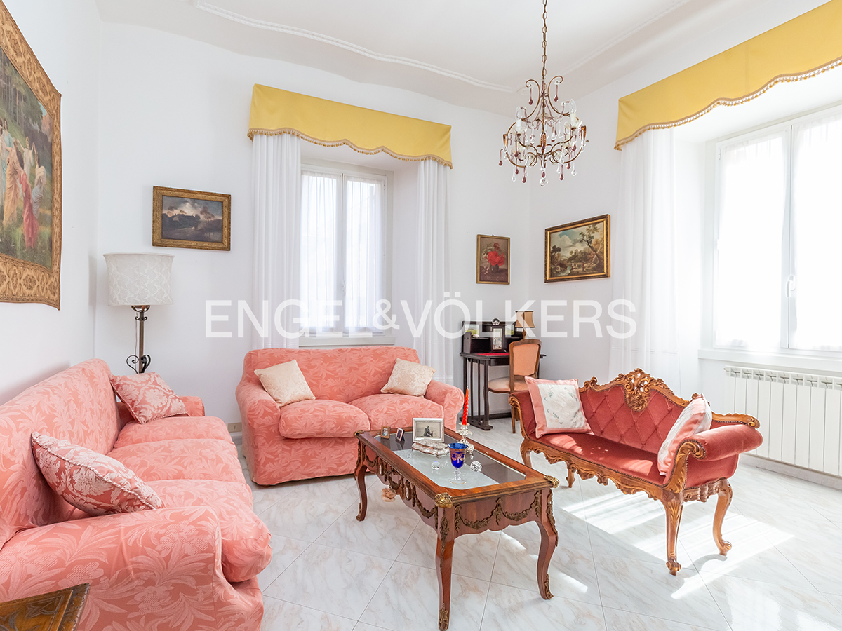 Bright apartment in Porta Pia