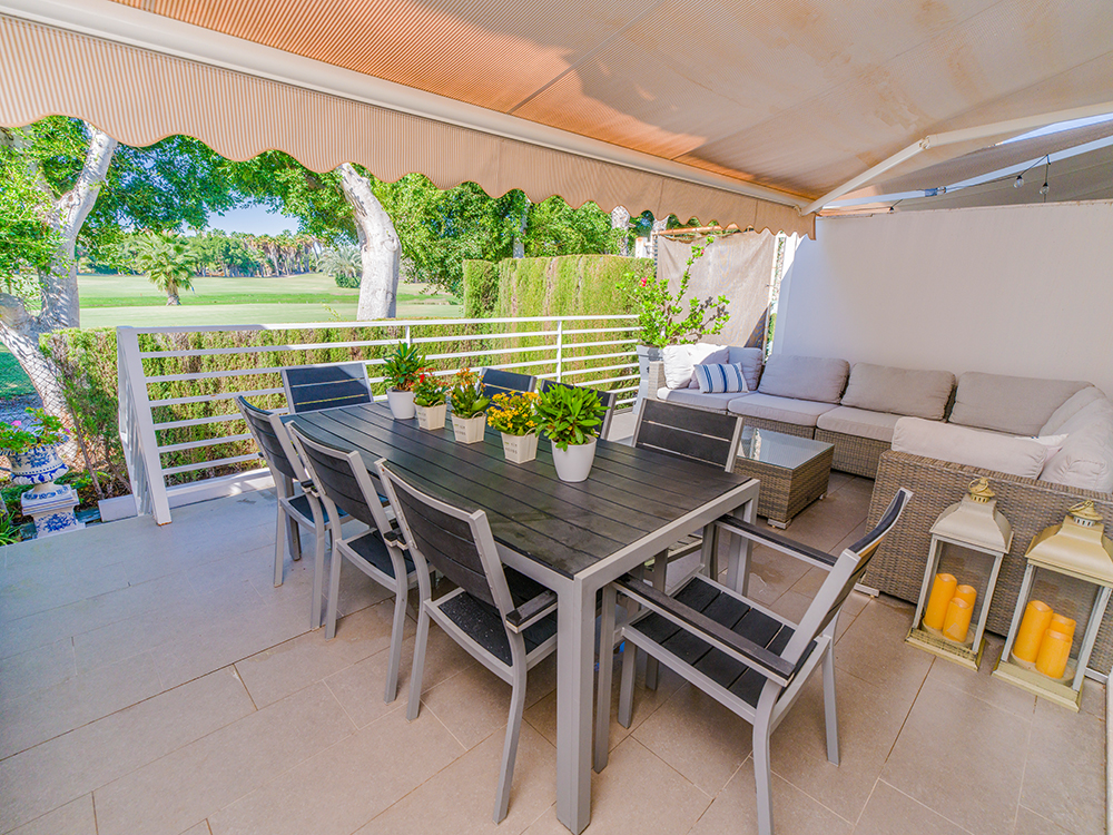 Elegance and Spaciousness Overlooking Alicante Golf