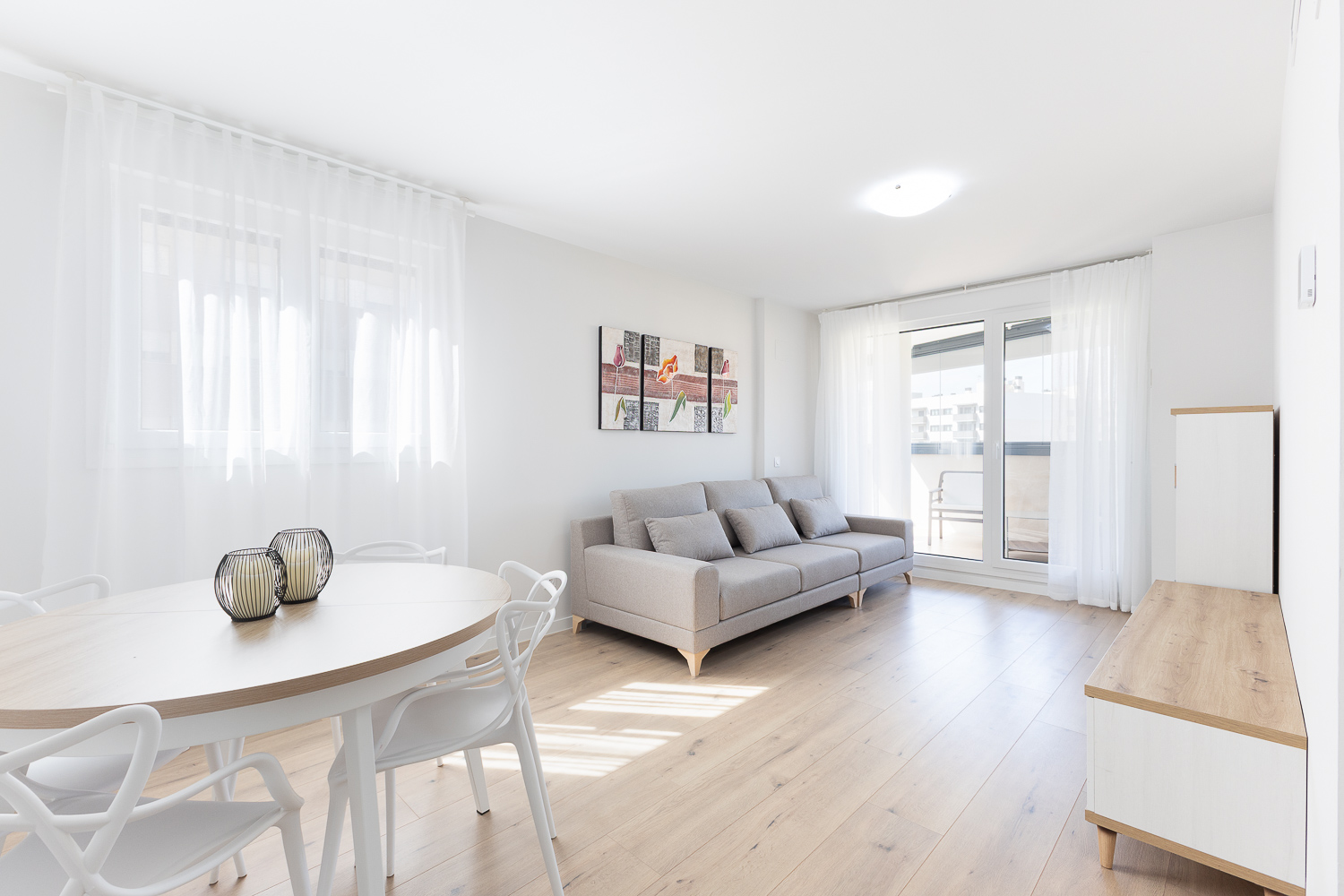 Exclusive newly renovated apartament in a residential complex with pool