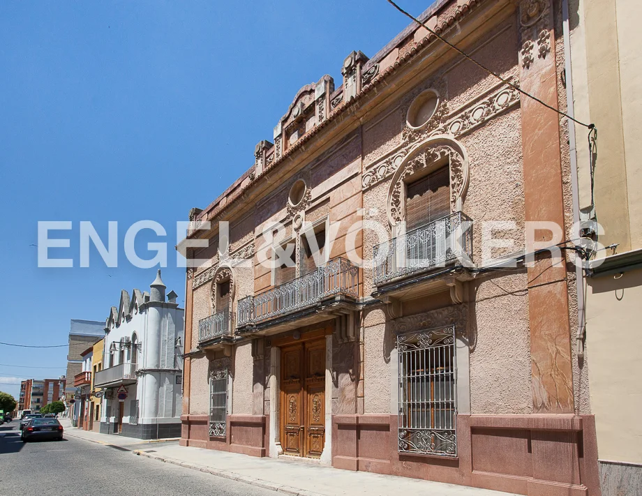 Preciosa casa con fachada monumental en L'Alcudia