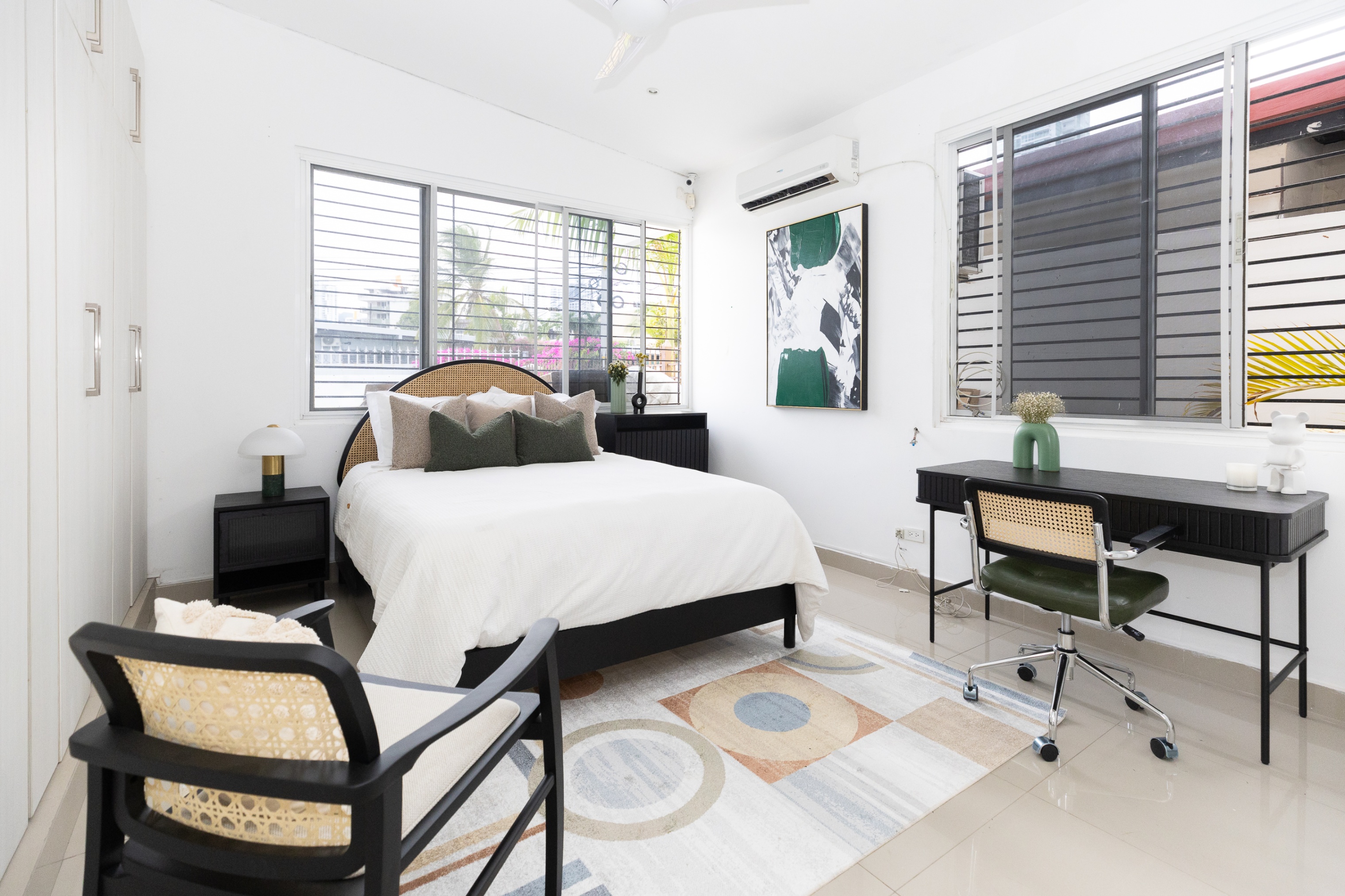 Spacious Family Home with Large Garden & BBQ Terrace