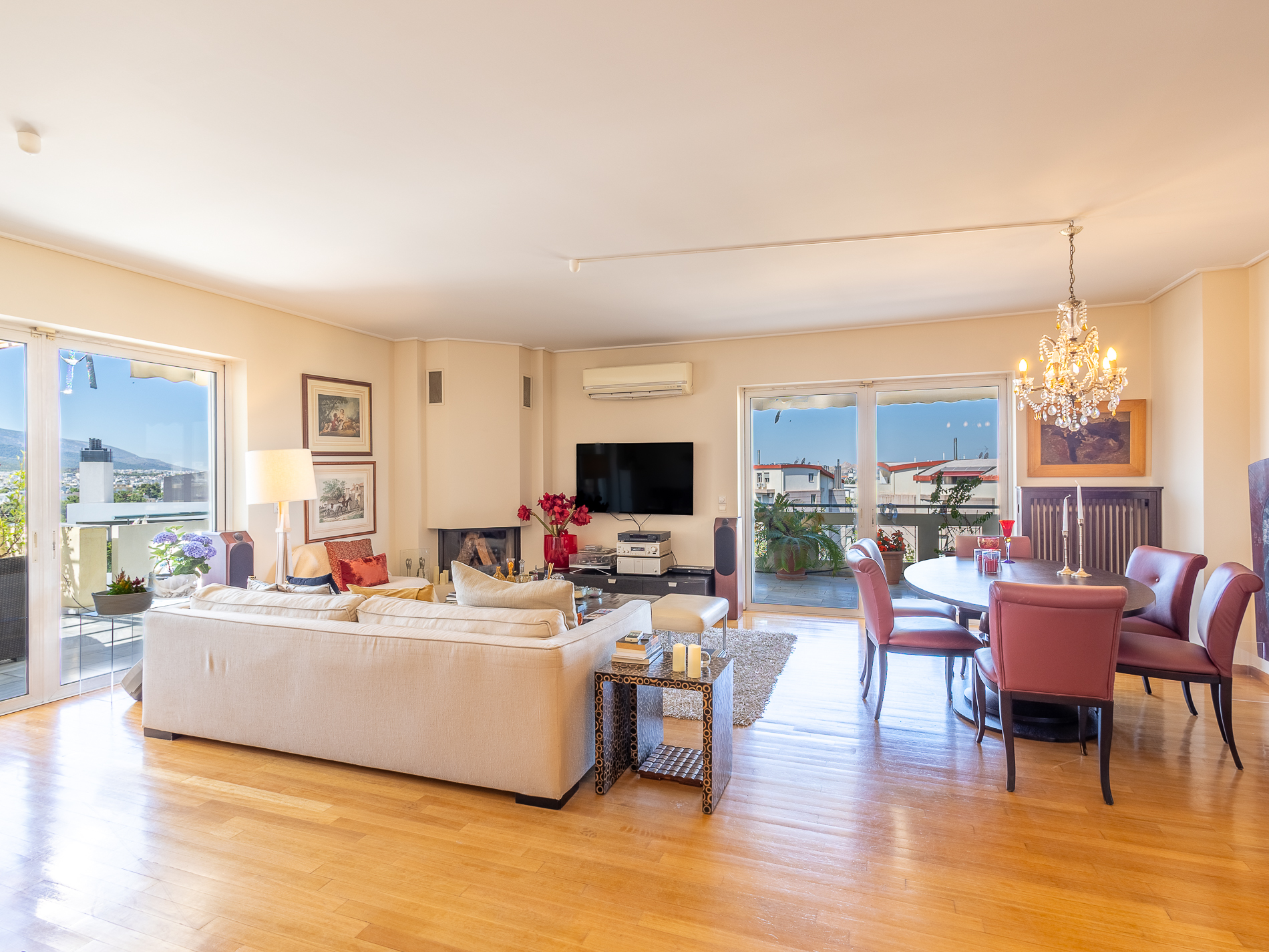 Elegant penthouse with panoramic views in Chalandri