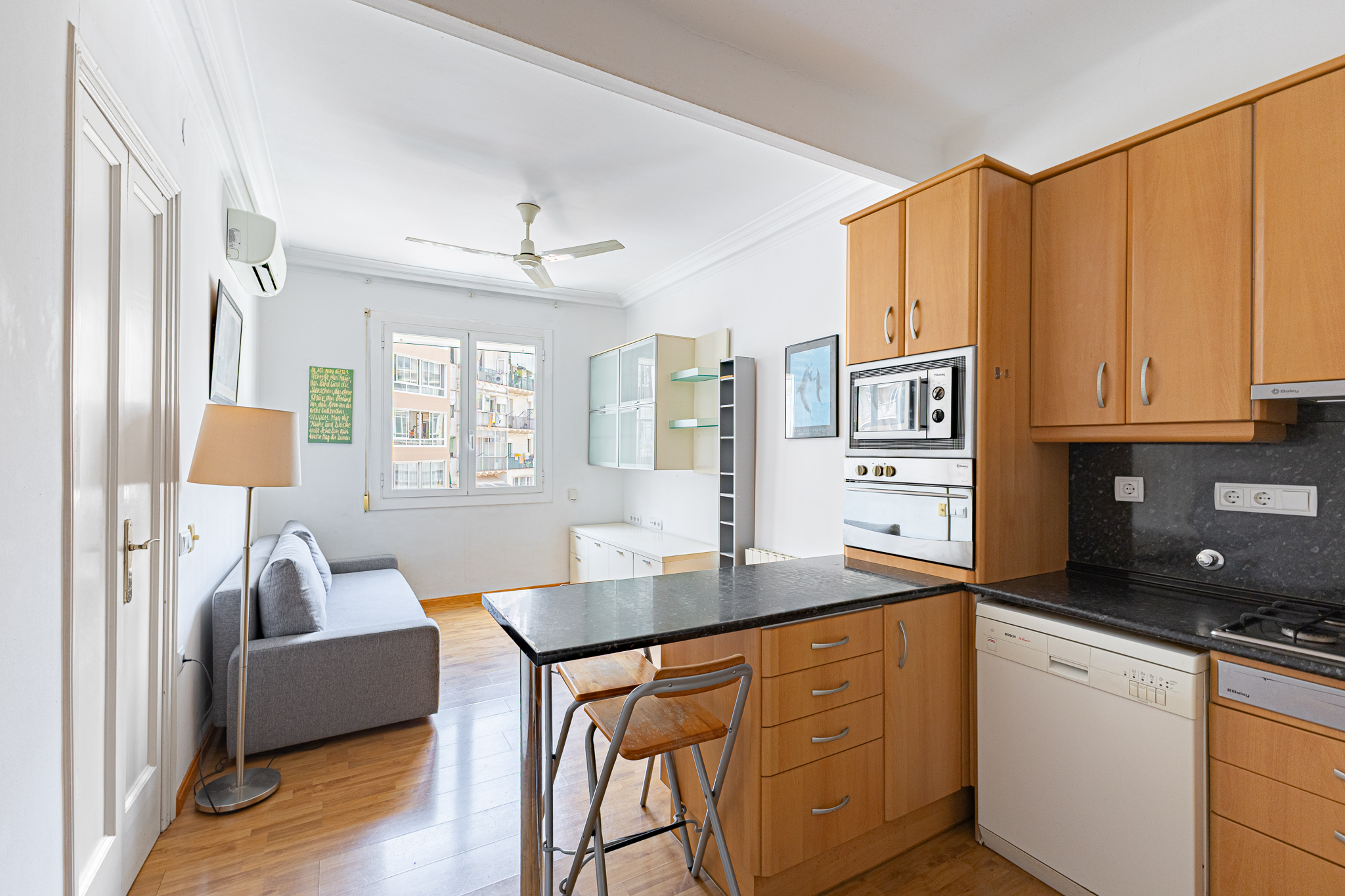 Renovated 2-bedroom apartment in a building with elevator