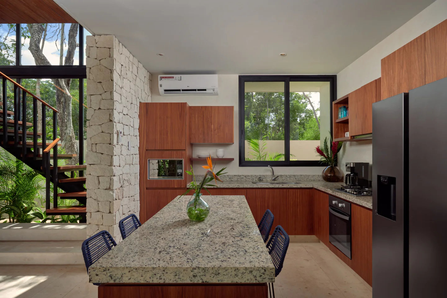 Casa David - 3 Bedroom Jungle Villa with Rooftop Pool 3