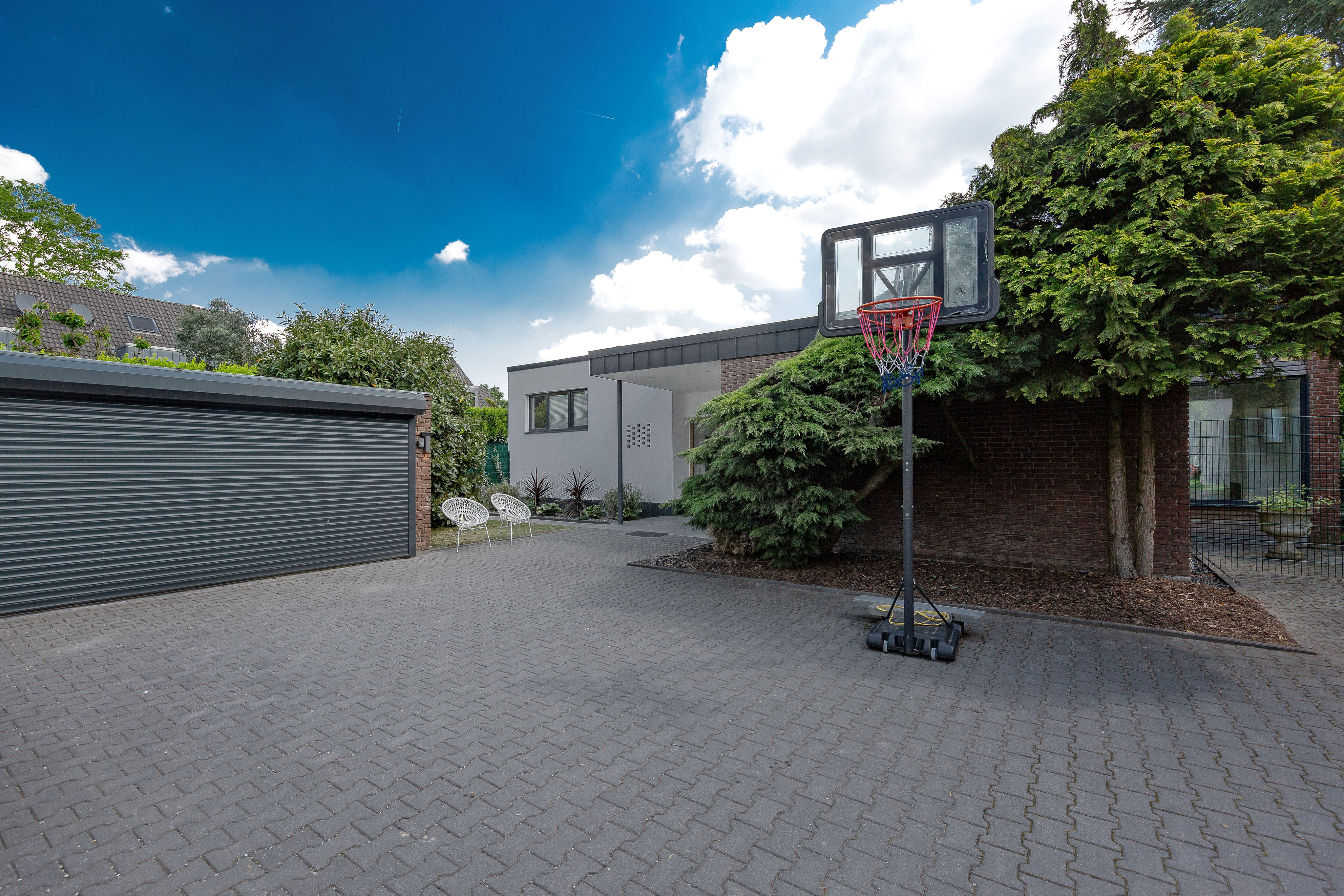 Exklusiv und hochwertig sanierter Split-Level-Bungalow in absoluter Bestlage