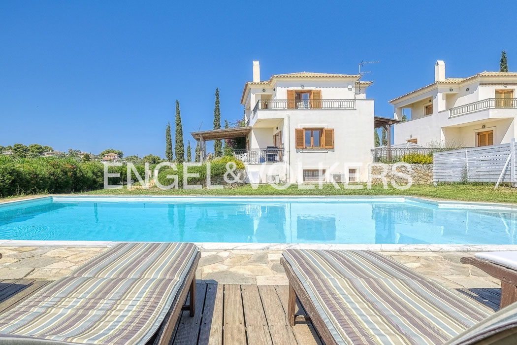 4-Bed Home within a Peaceful Complex in Porto Heli