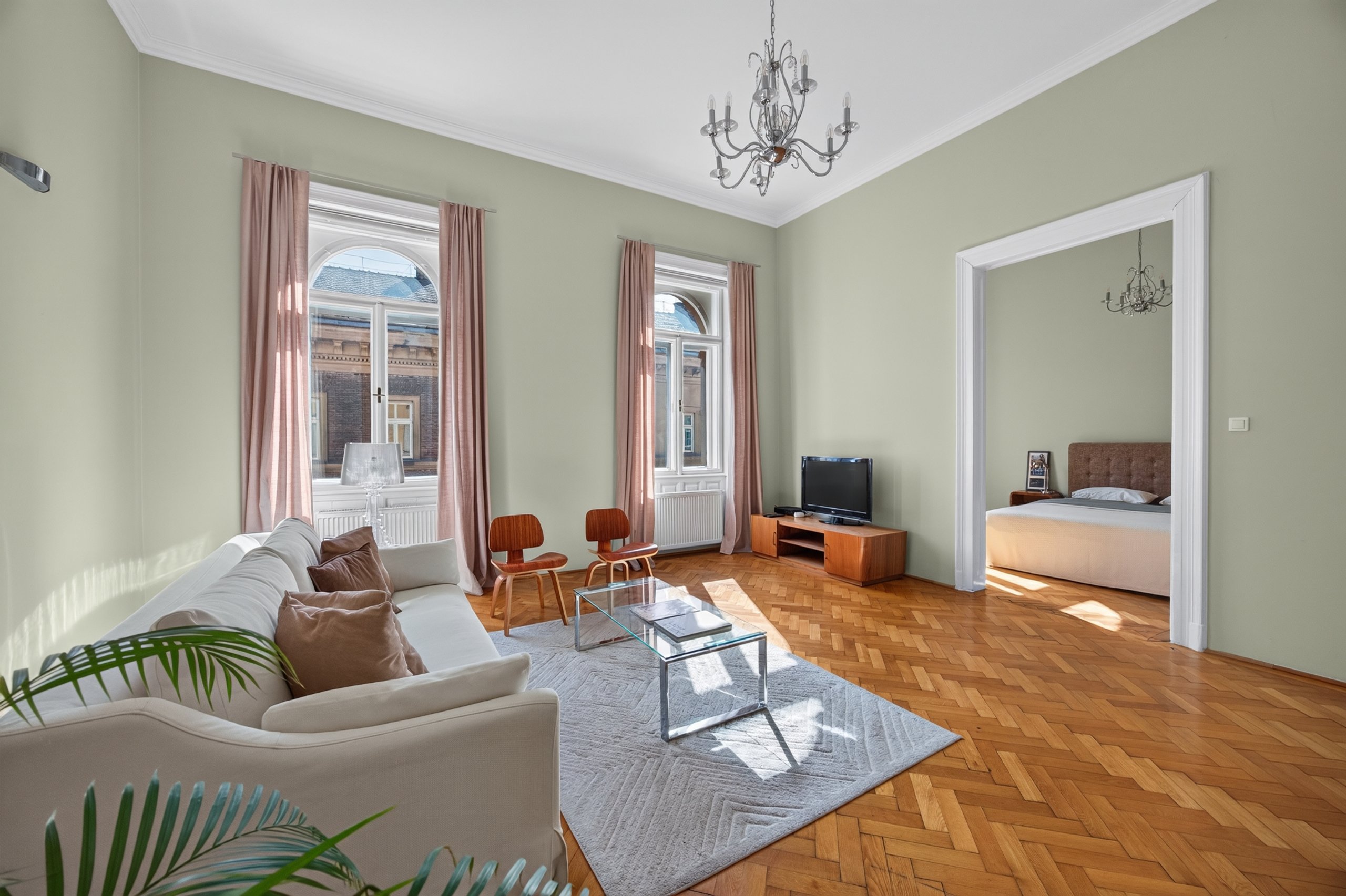 Classic Apartment with Soaring Ceilings near Andrássy Avenue