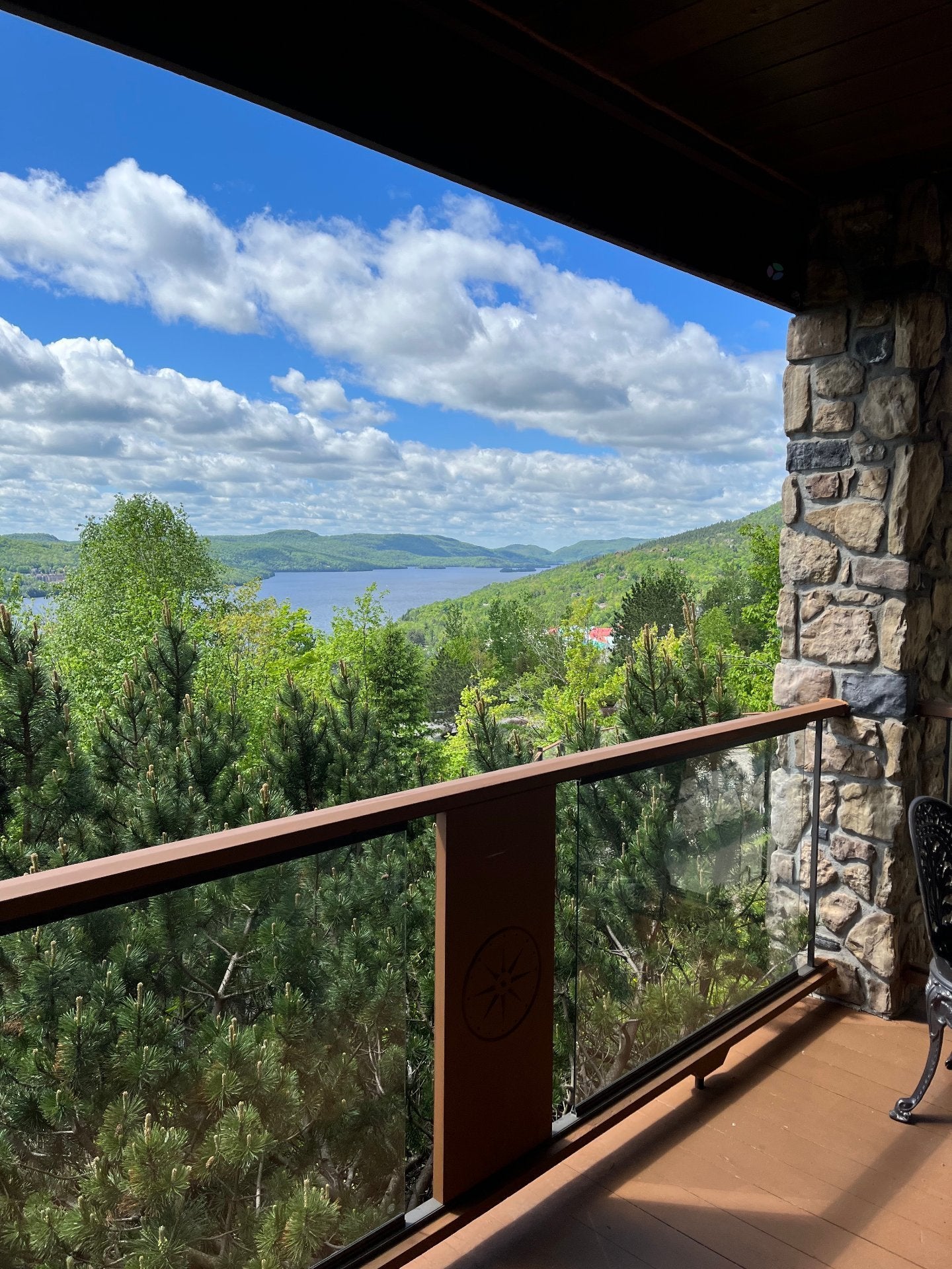 Luxurious property overlooks the valley and Lac-Tremblant