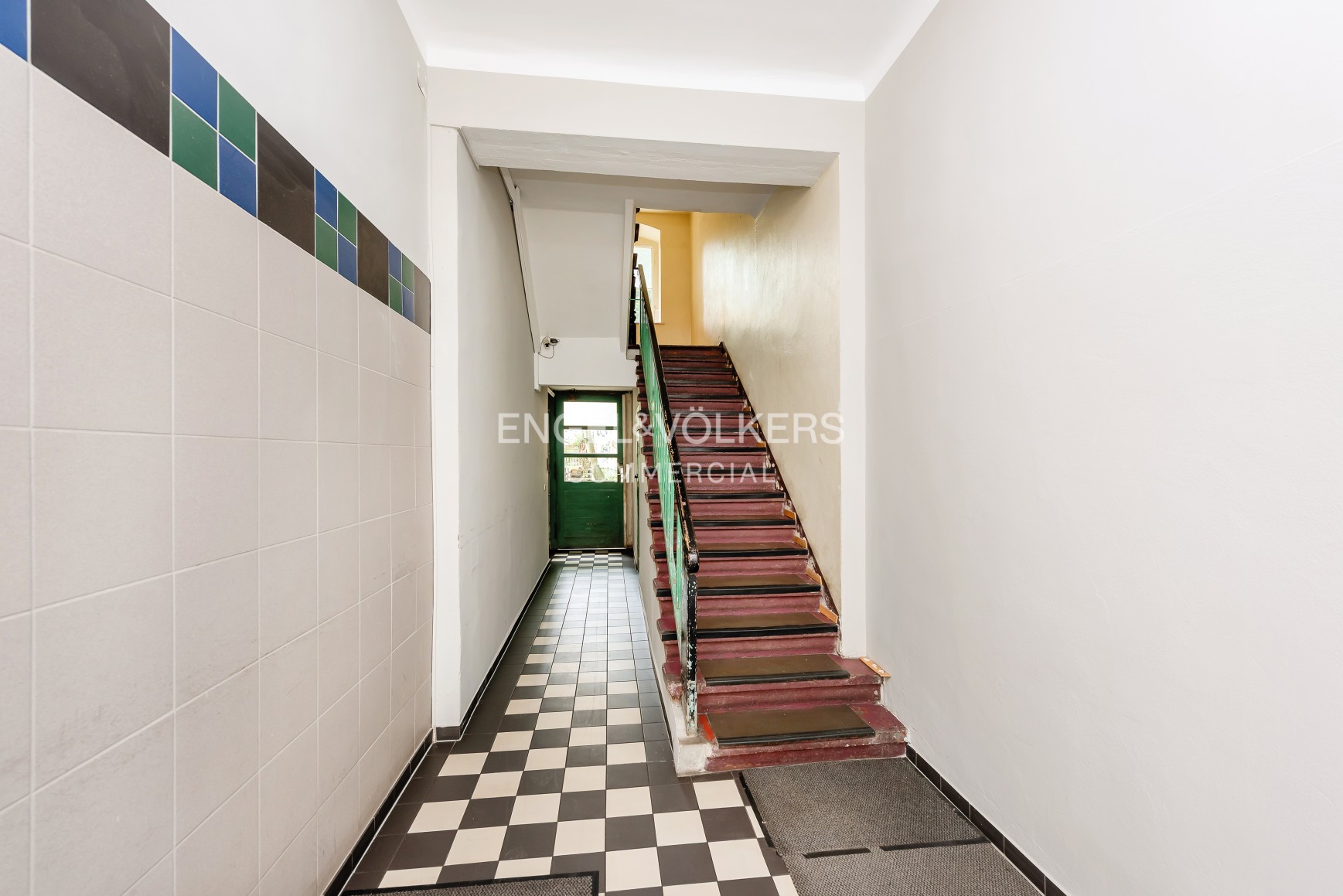 An older building with separate title deeds in the heart of Mitte