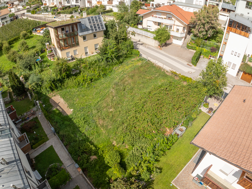 Rara opportunità d'acquisto per residenti a Sluderno: il vostro terreno edificabile esclusivo con 1.200 m³ di potenziale edificatorio