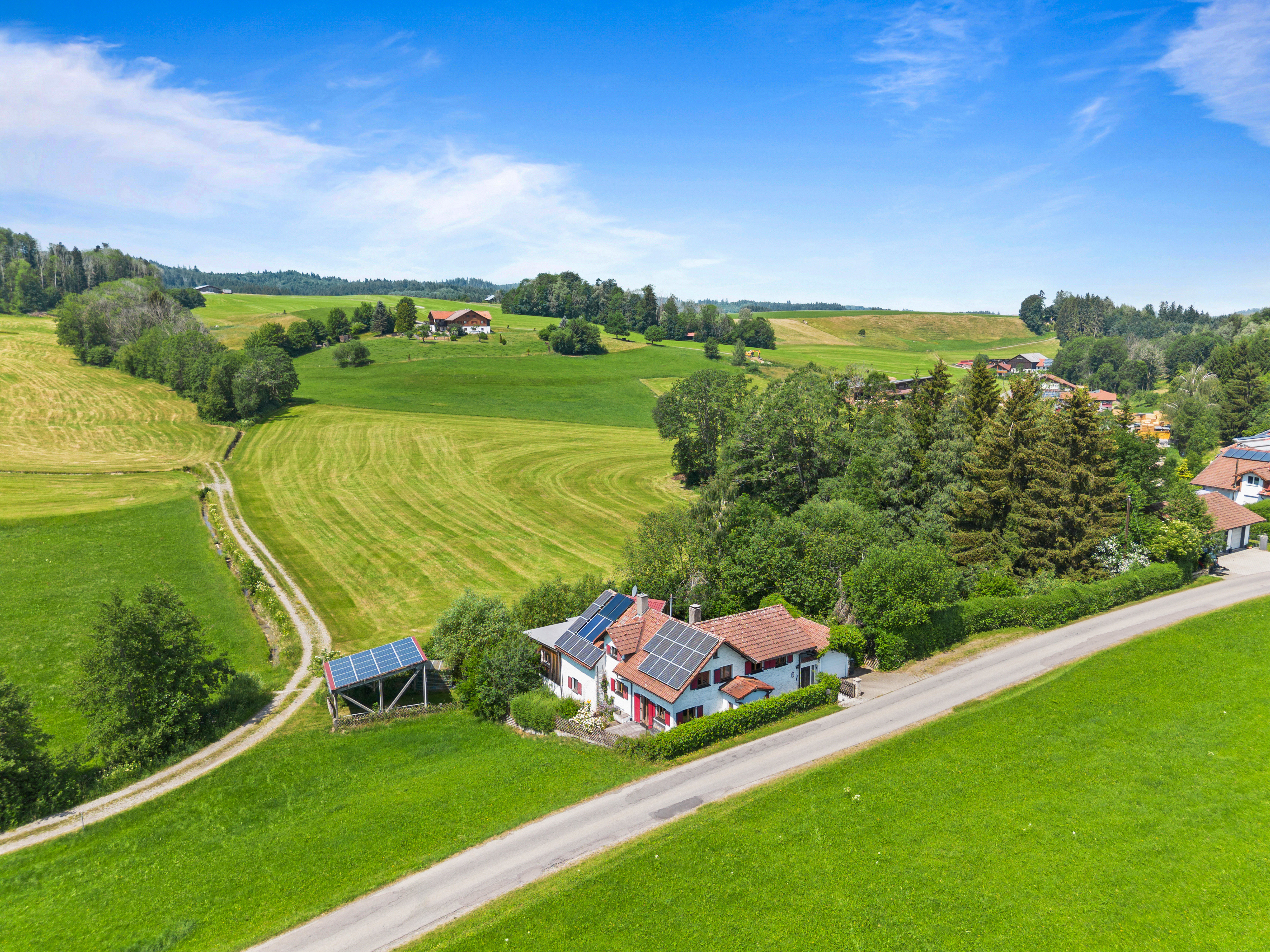 Autarkes Wohnen im Allgäu – Charmantes Wohnhaus mit eigener Quelle, Kläranlage und moderner Energietechnik