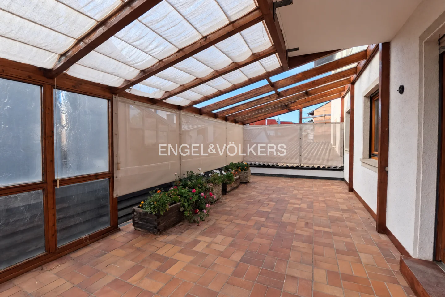 Exklusiv kernsanierte 3-Zimmer-Wohnung mit großzügiger Terrasse - Photo 5