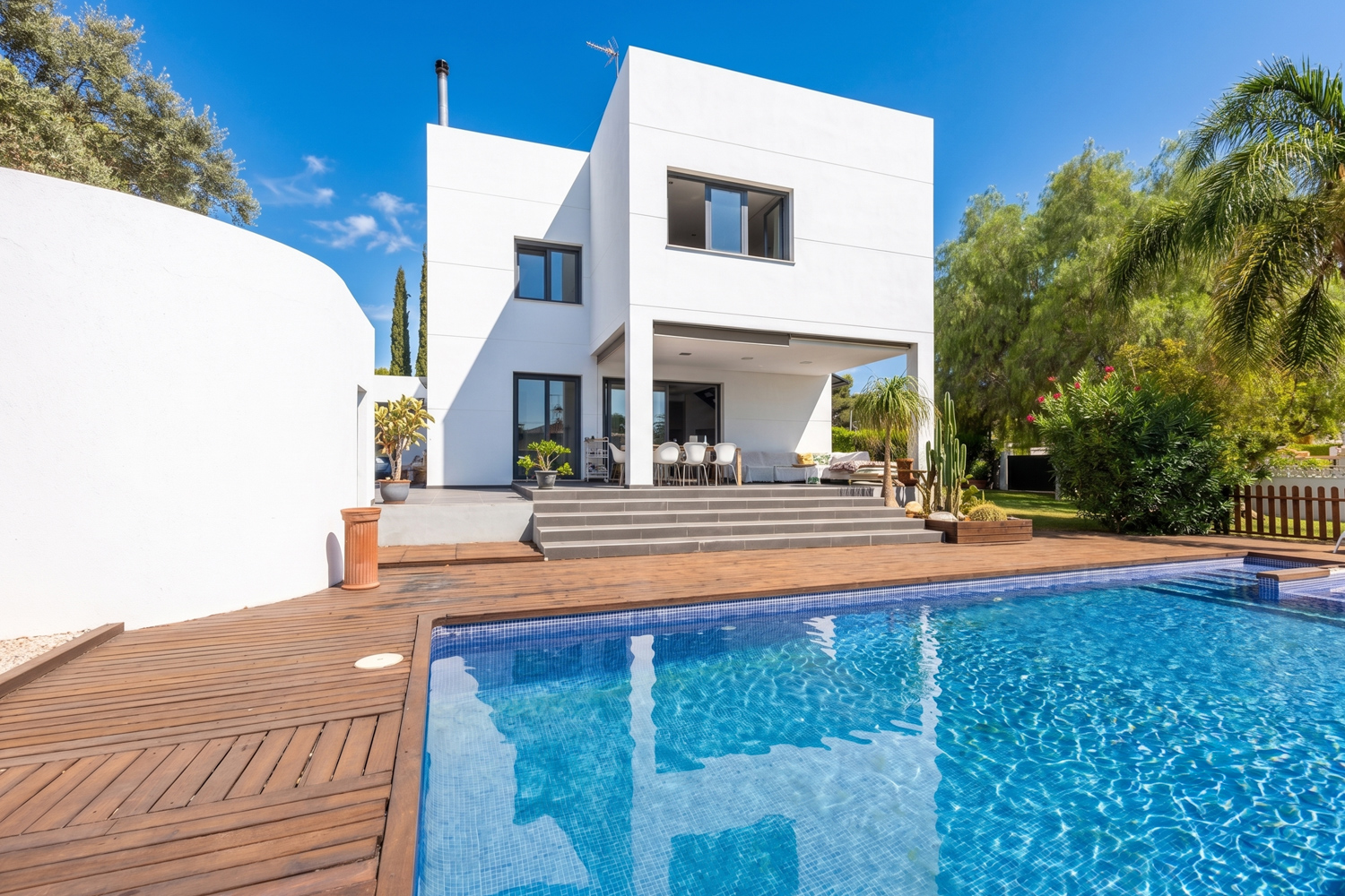 Modern villa in Calicanto