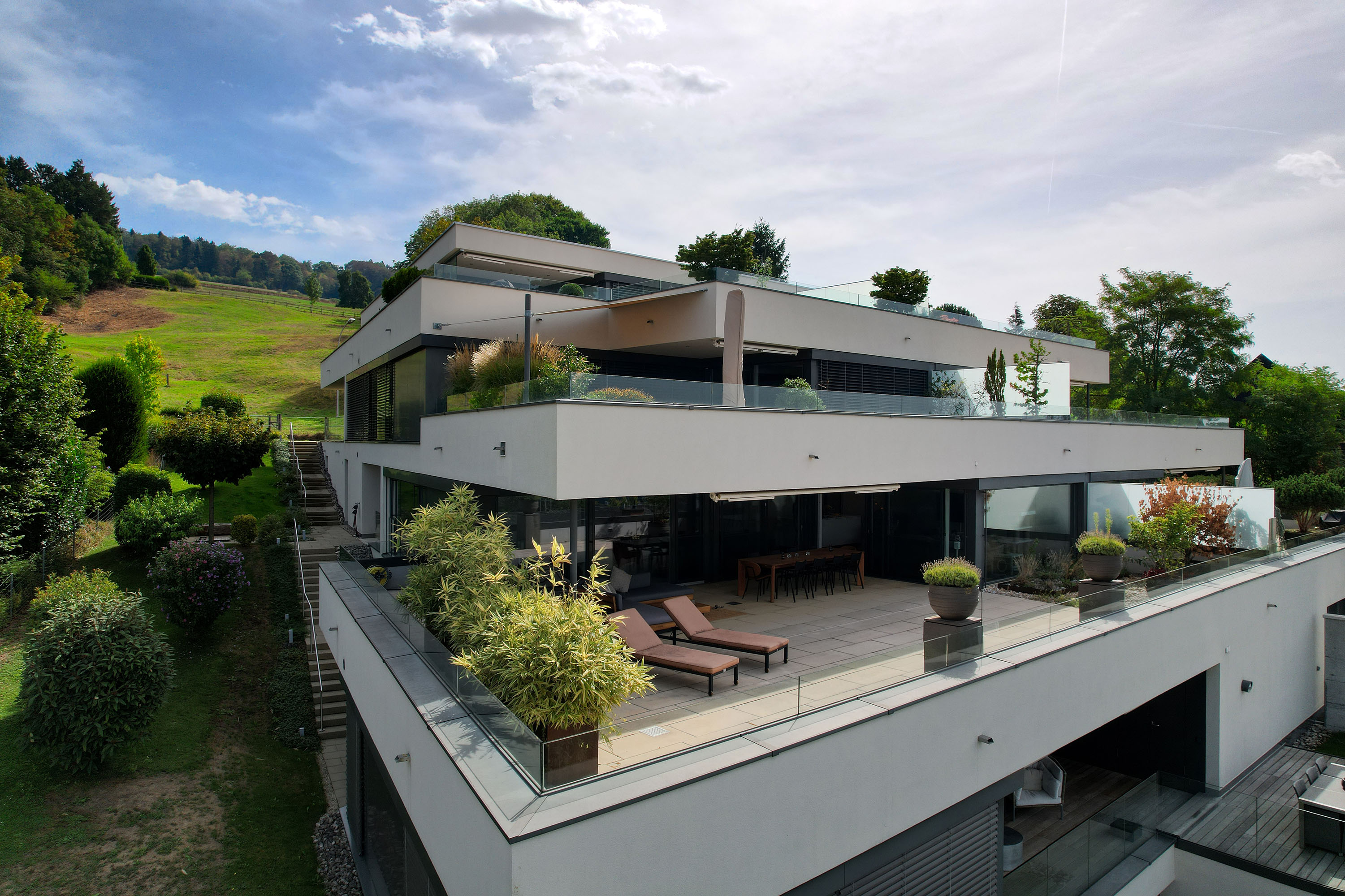 Panorama & «Modern Living»