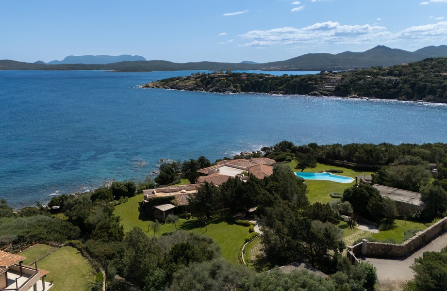 Waterfront | Rare opportunity with private moor