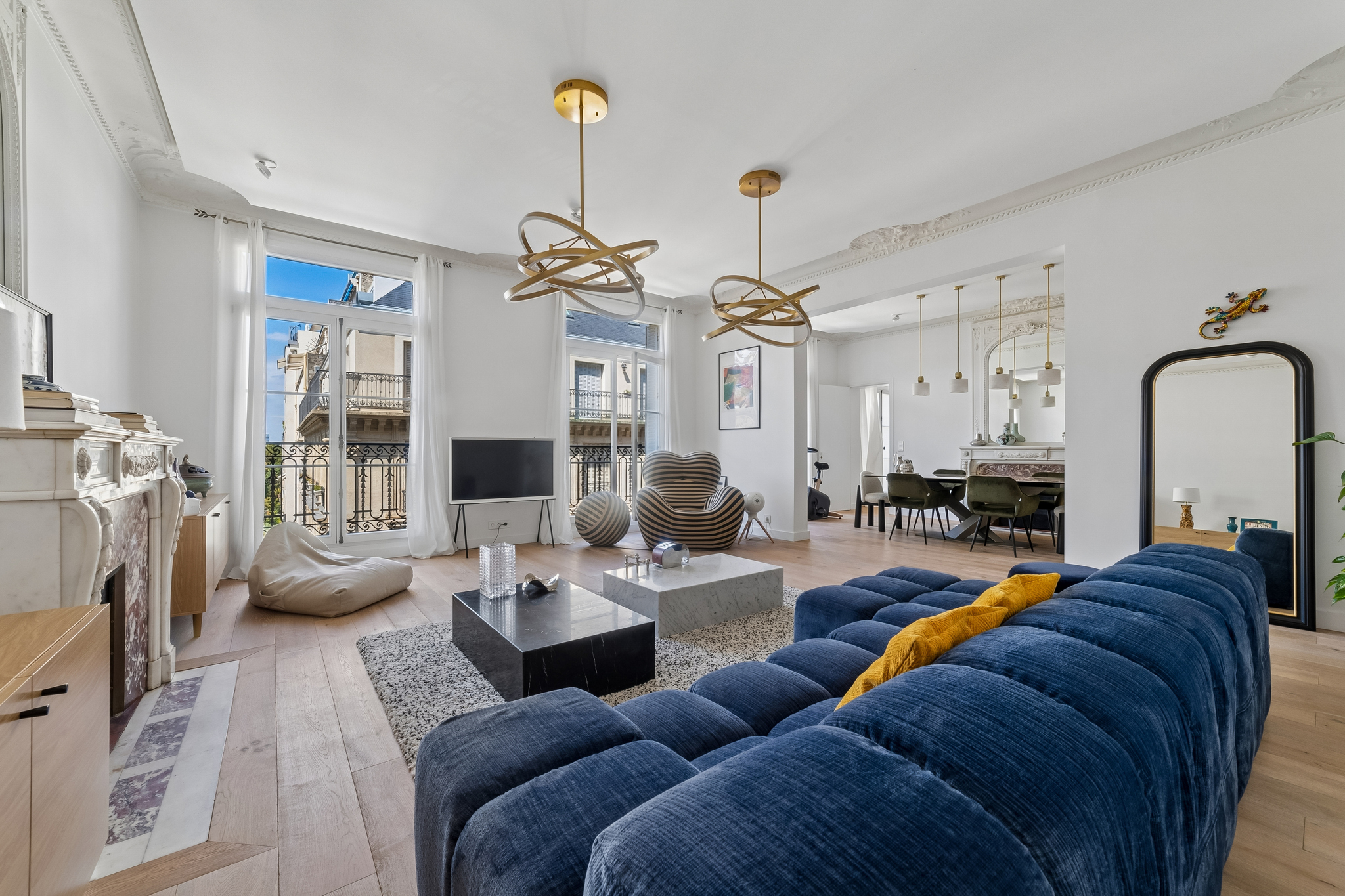 Paris 16th / Foch – Exceptional Haussmann-style apartment – 5 rooms – 181 sq m – High floor