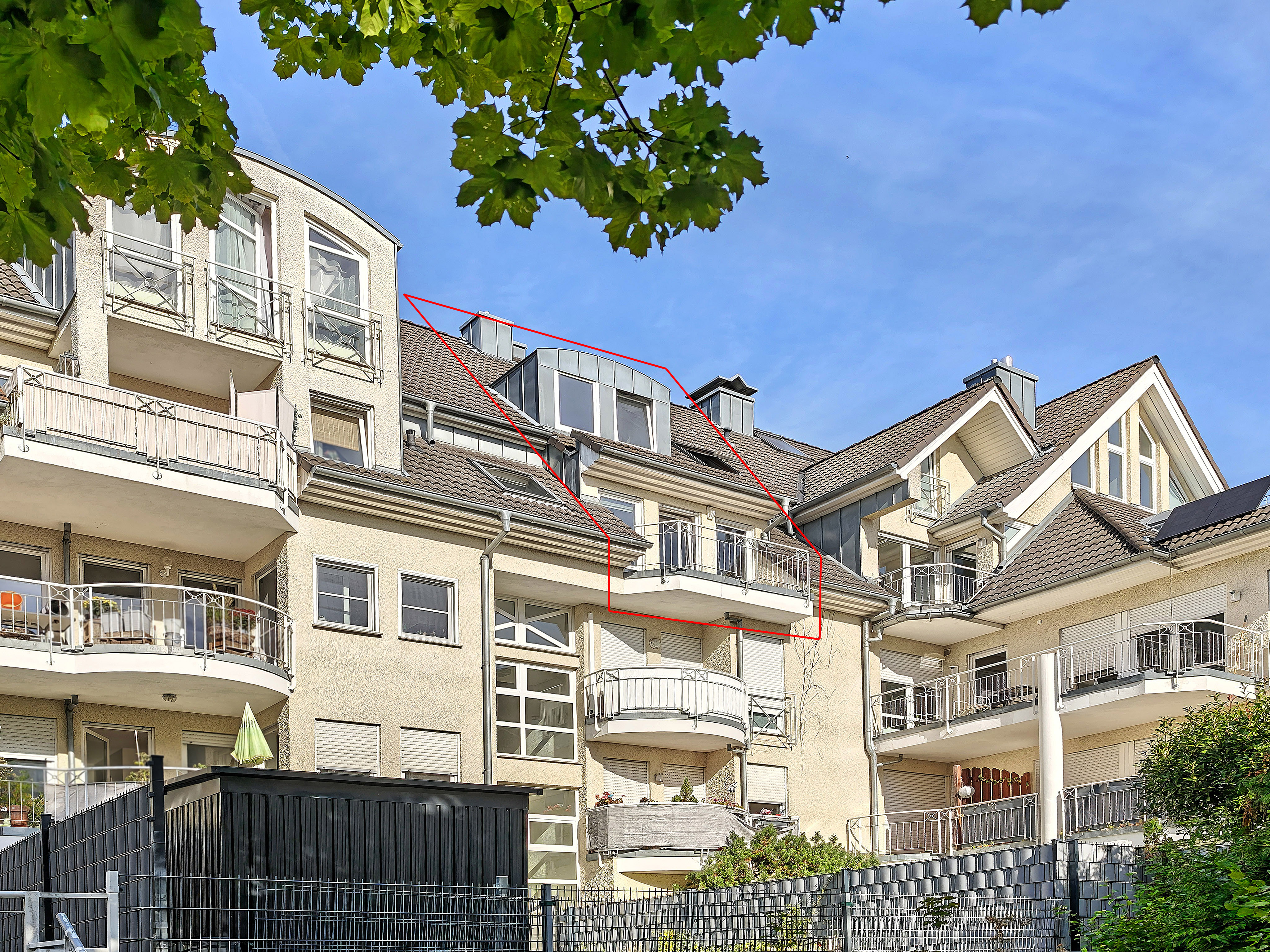 2,5-Zimmer-Maisonettewohnung mit Loggia und Tiefgarage in begehrter Lage