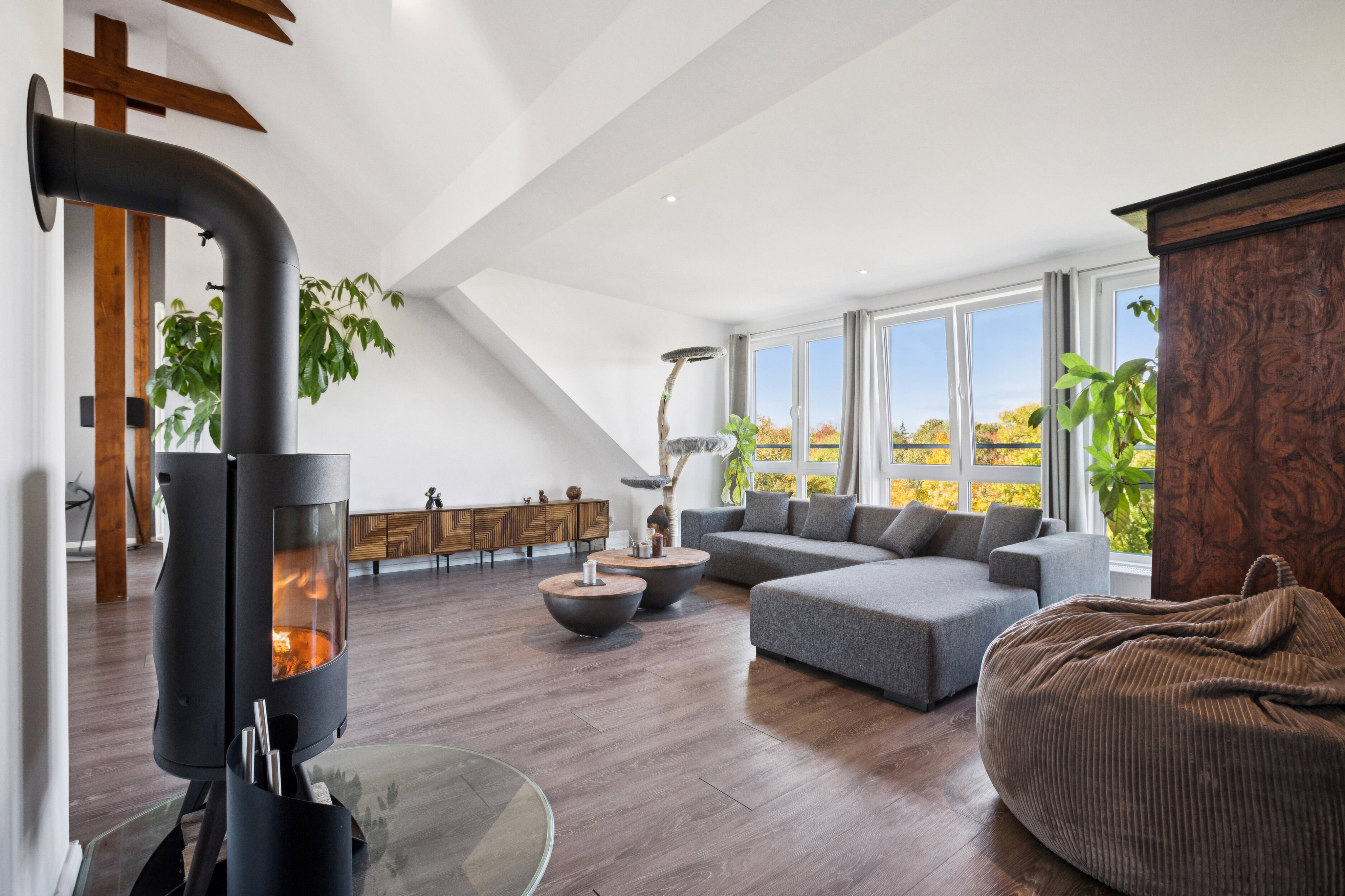 Historischer Charme trifft auf exklusiven Wohnkomfort -  top sanierte, ruhige und helle Wohnung in Berlin-Lankwitz