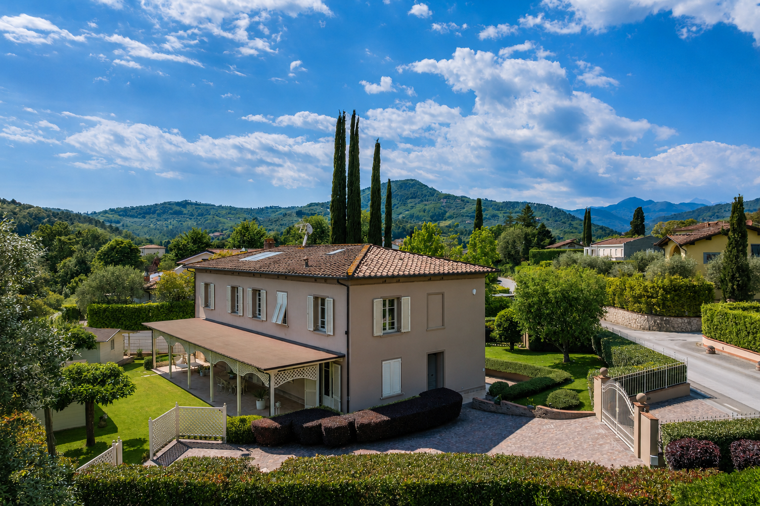 Elegante Villa mit privatem Garten in Lucca in exklusiver Lage