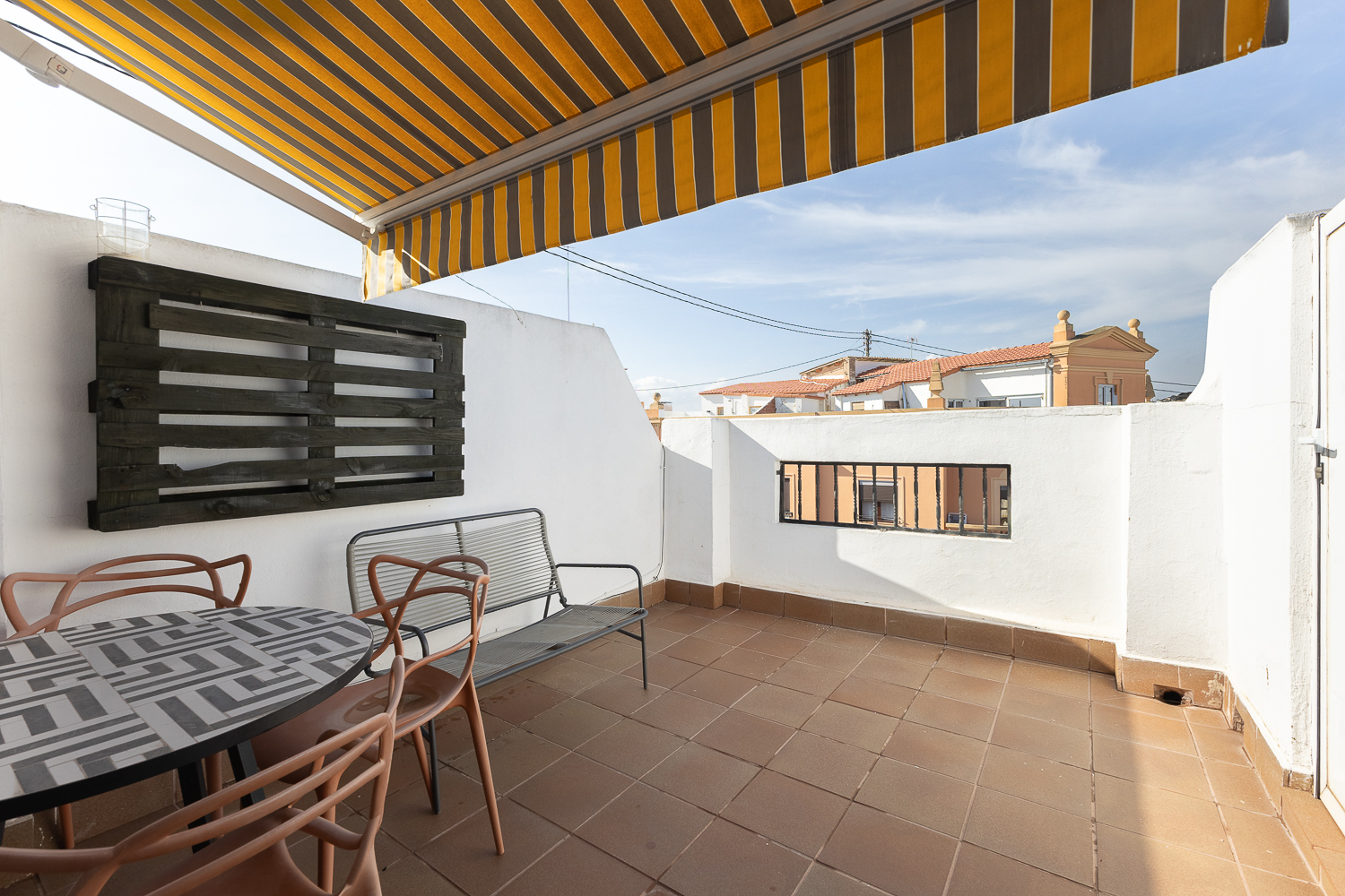Fantastic 2-bedroom penthouse with terrace