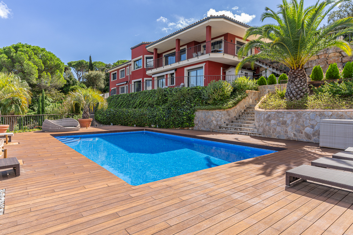 Mansion with views in Golf Costa Brava