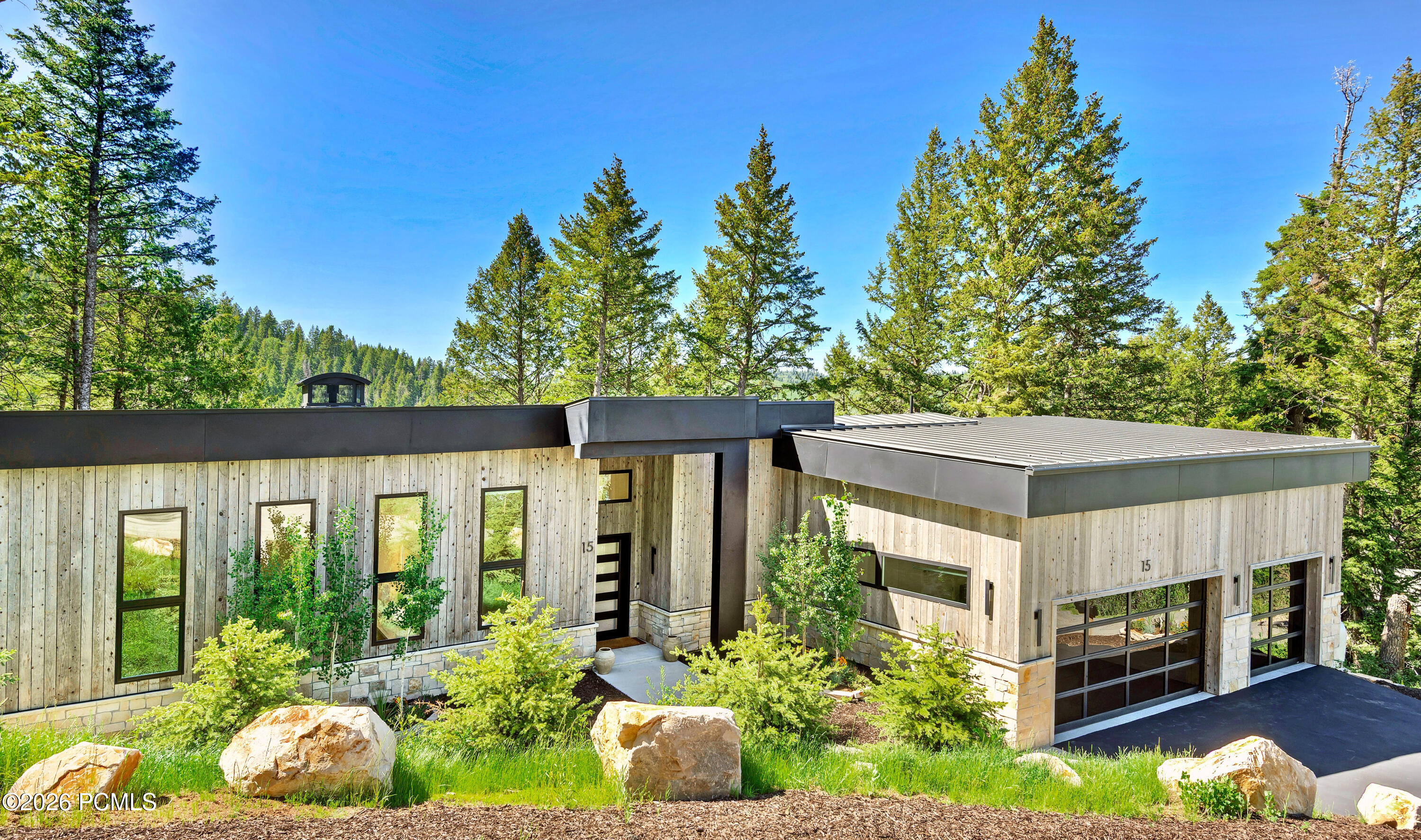 Architecturally Distinctive Mountain Retreat