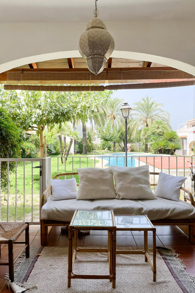 Charming bungalow steps from the beach