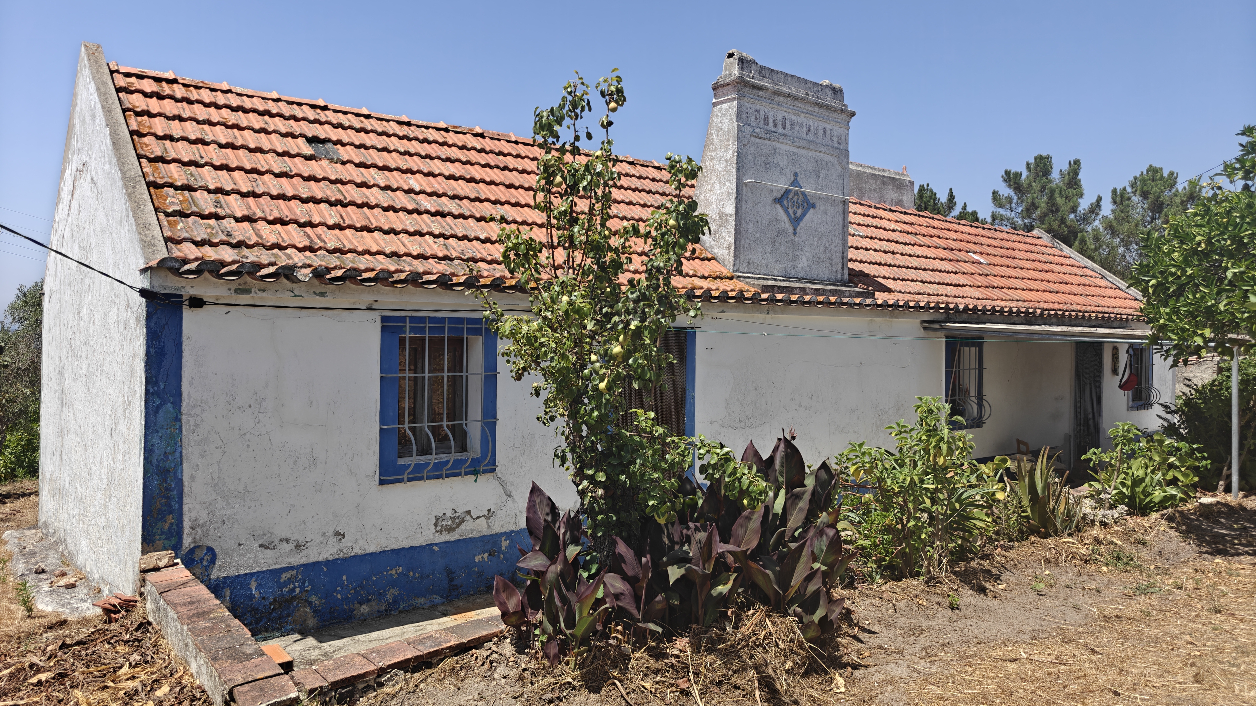 Country House in the Hills with Sea View