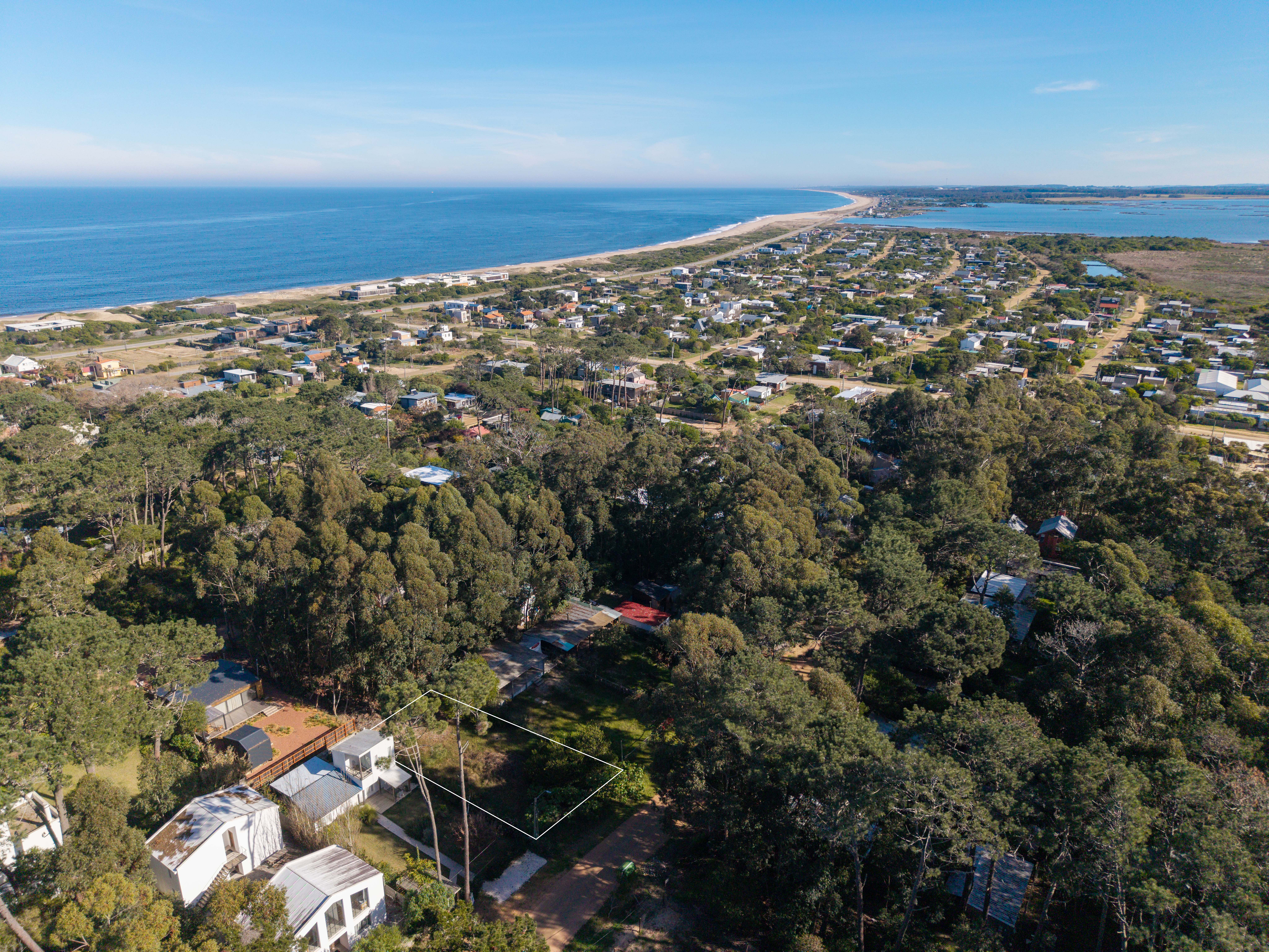 High-set land in La Juanita, surrounded by coast and forest