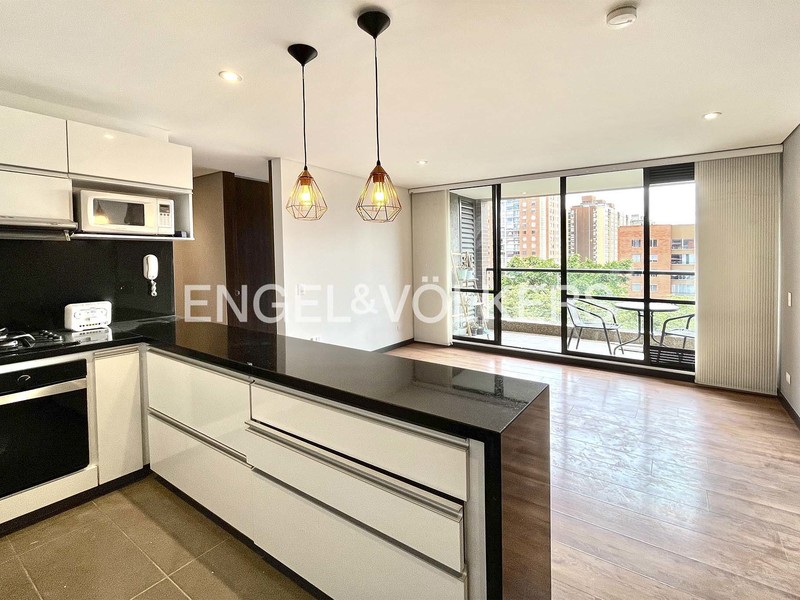 Apartamento con balcón y clubhouse para venta en Alejandría - Colina
