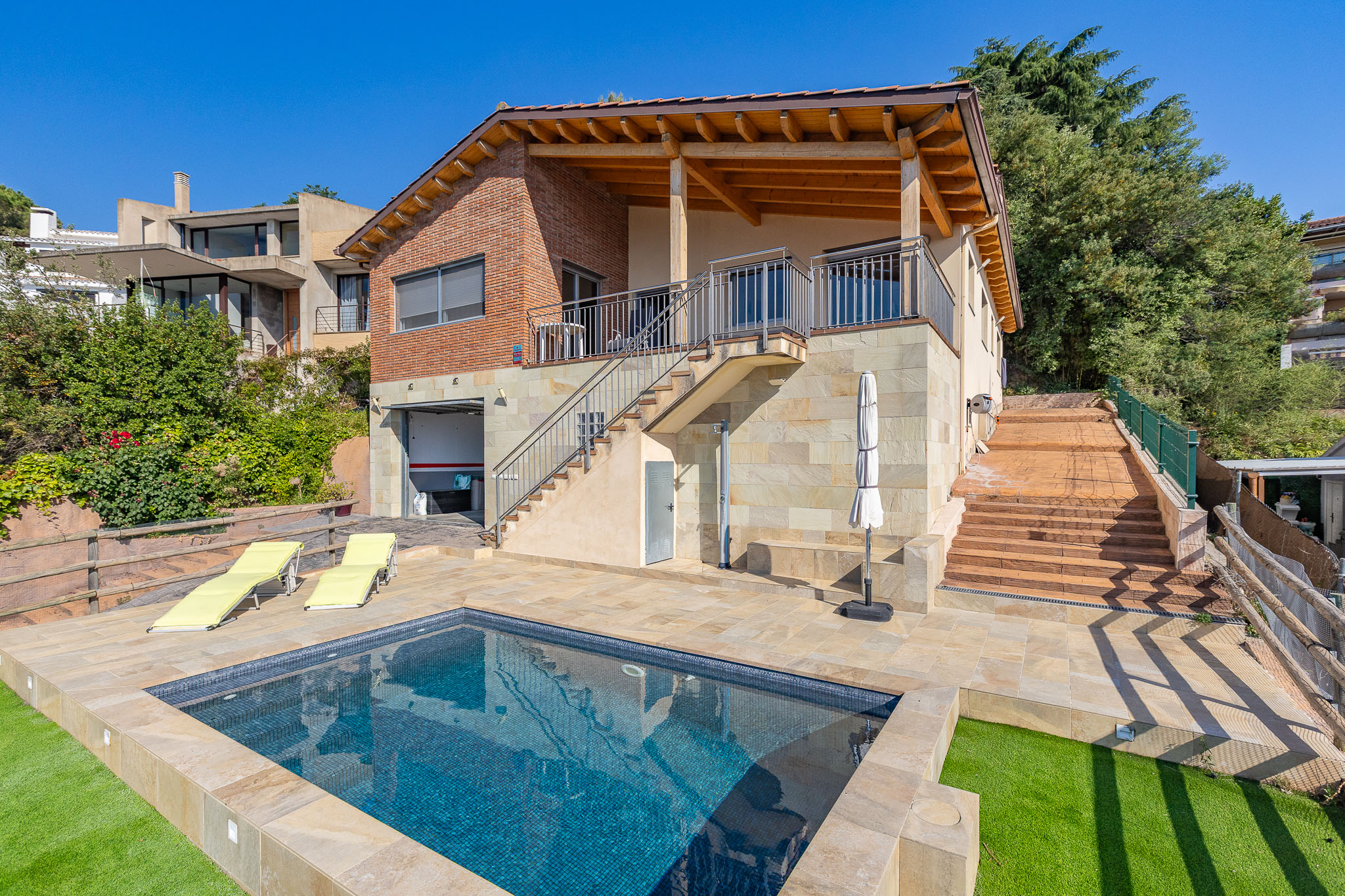 Single-family home with panoramic views and pool in L'Ametlla del Vallès