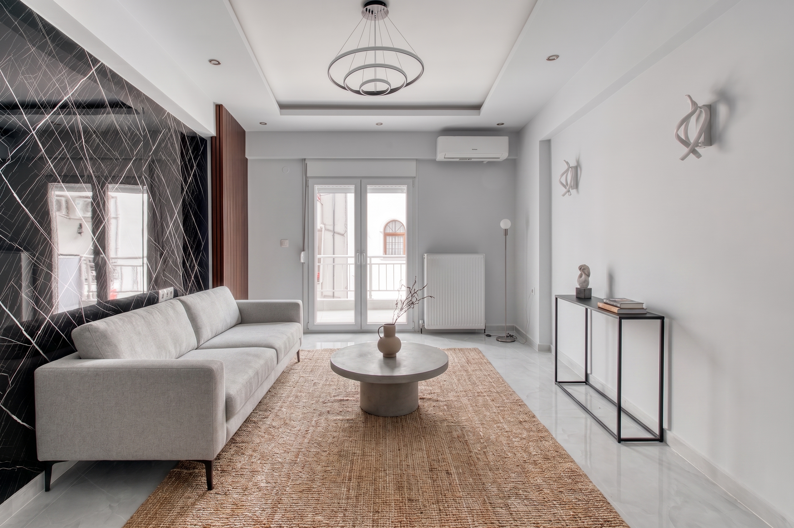 Unique renovated 1st floor apartment next to metro station