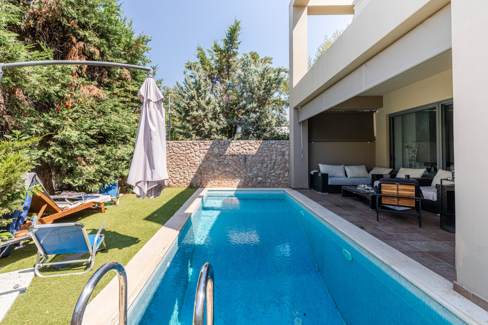 Elegant maisonette with private pool & garden in Kifisia