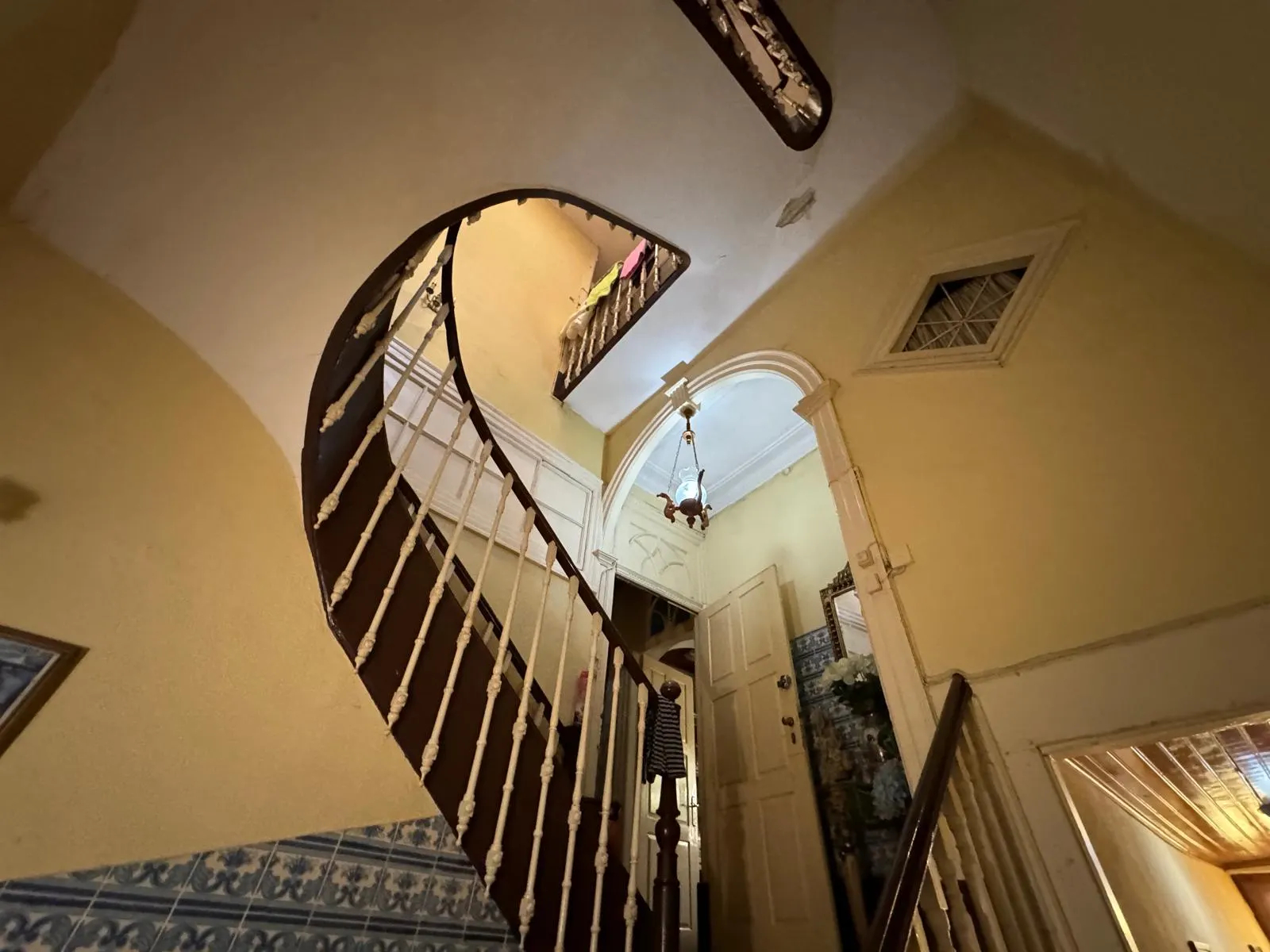 Building for renovation in a premium location