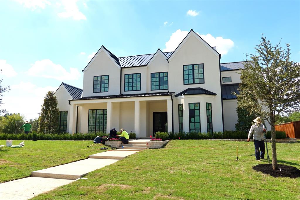 Sophisticated Craftsmanship in Prestigious Oakbrook Hills